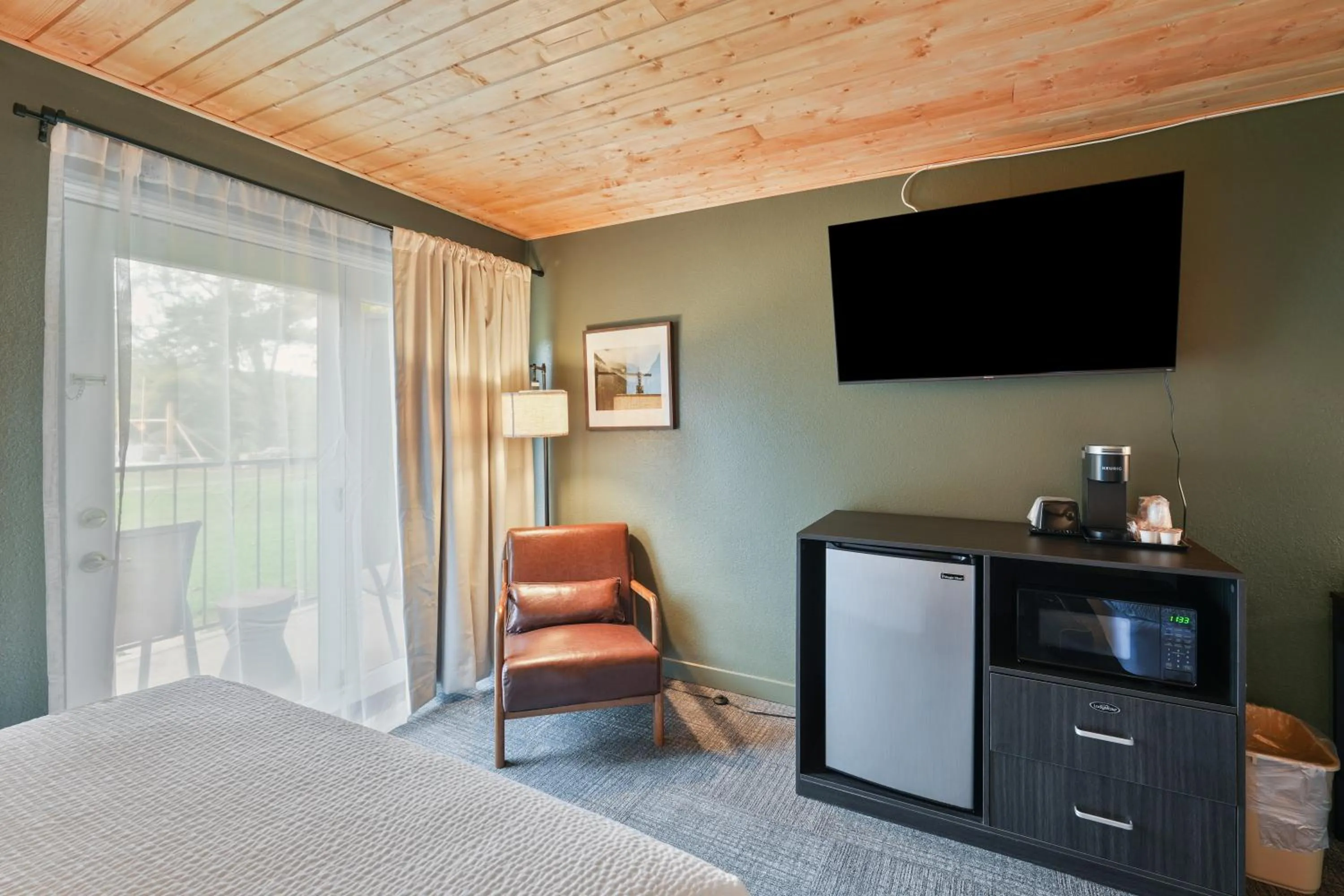 Bed in Tremont Lodge & Resort