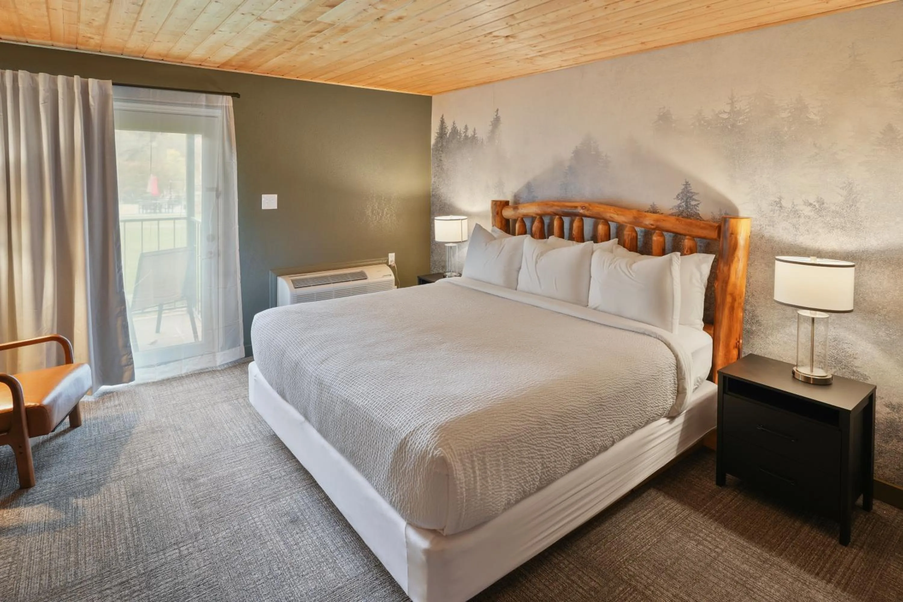 Bed in Tremont Lodge & Resort