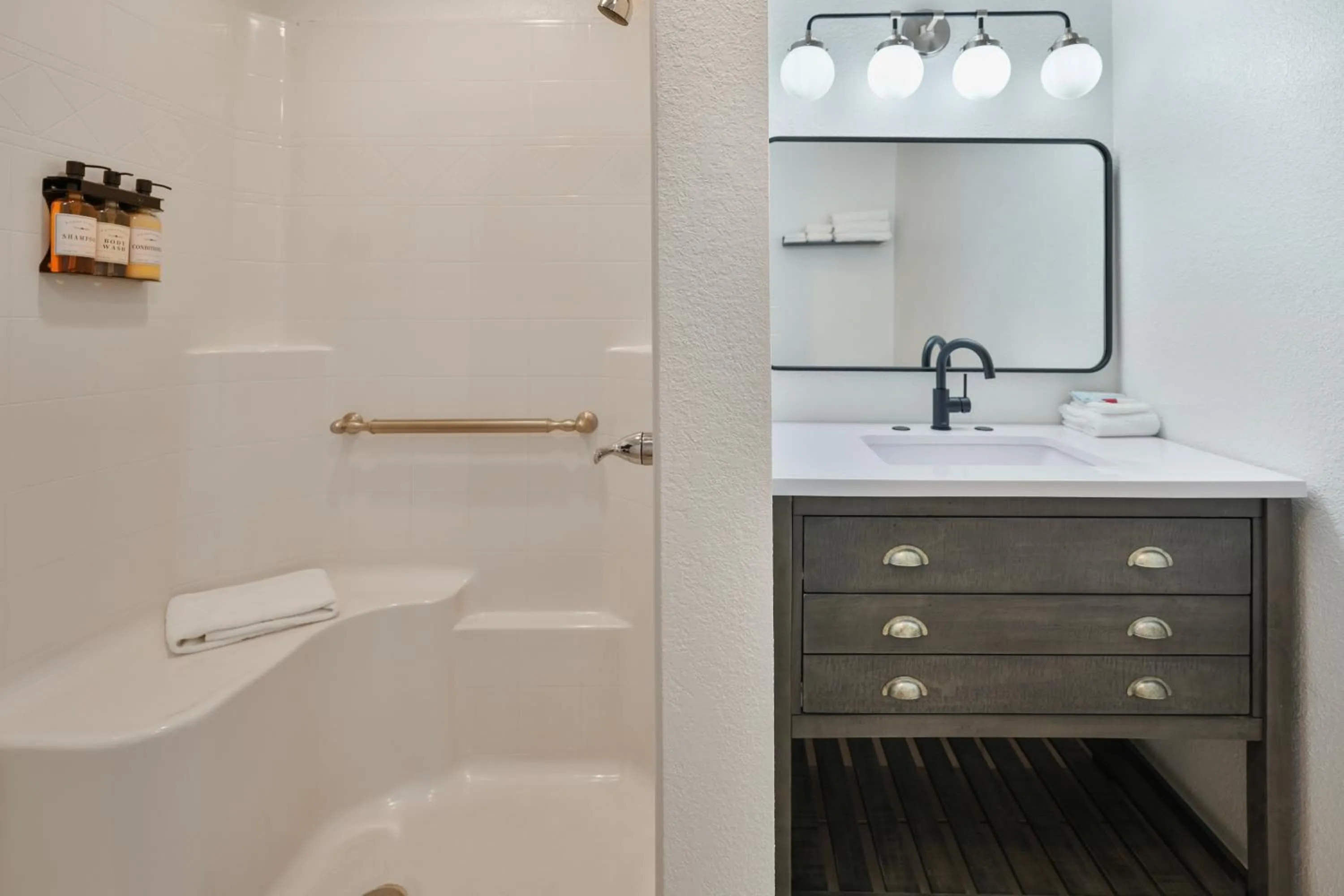 Bathroom in Tremont Lodge & Resort