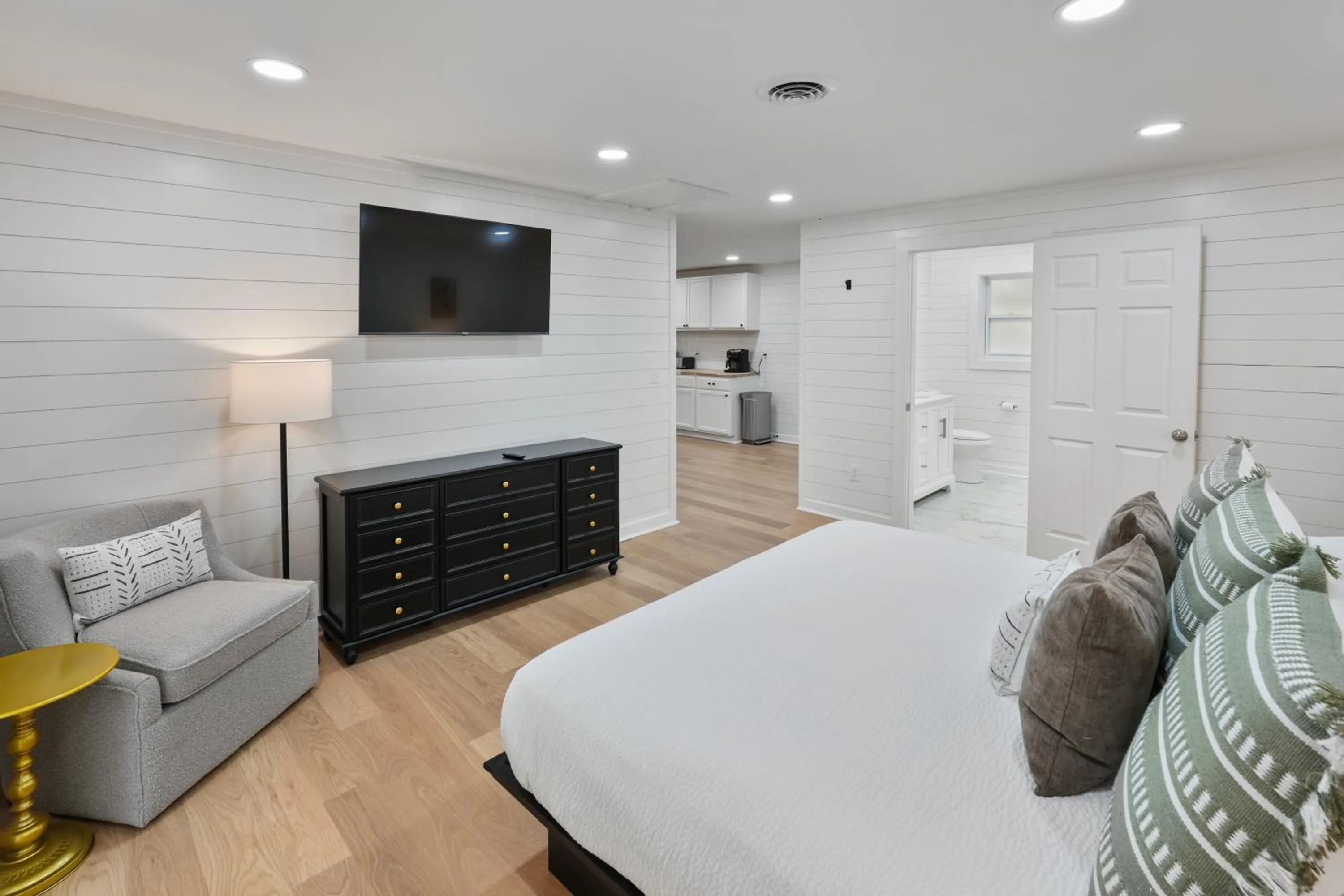 Bed in Tremont Lodge & Resort