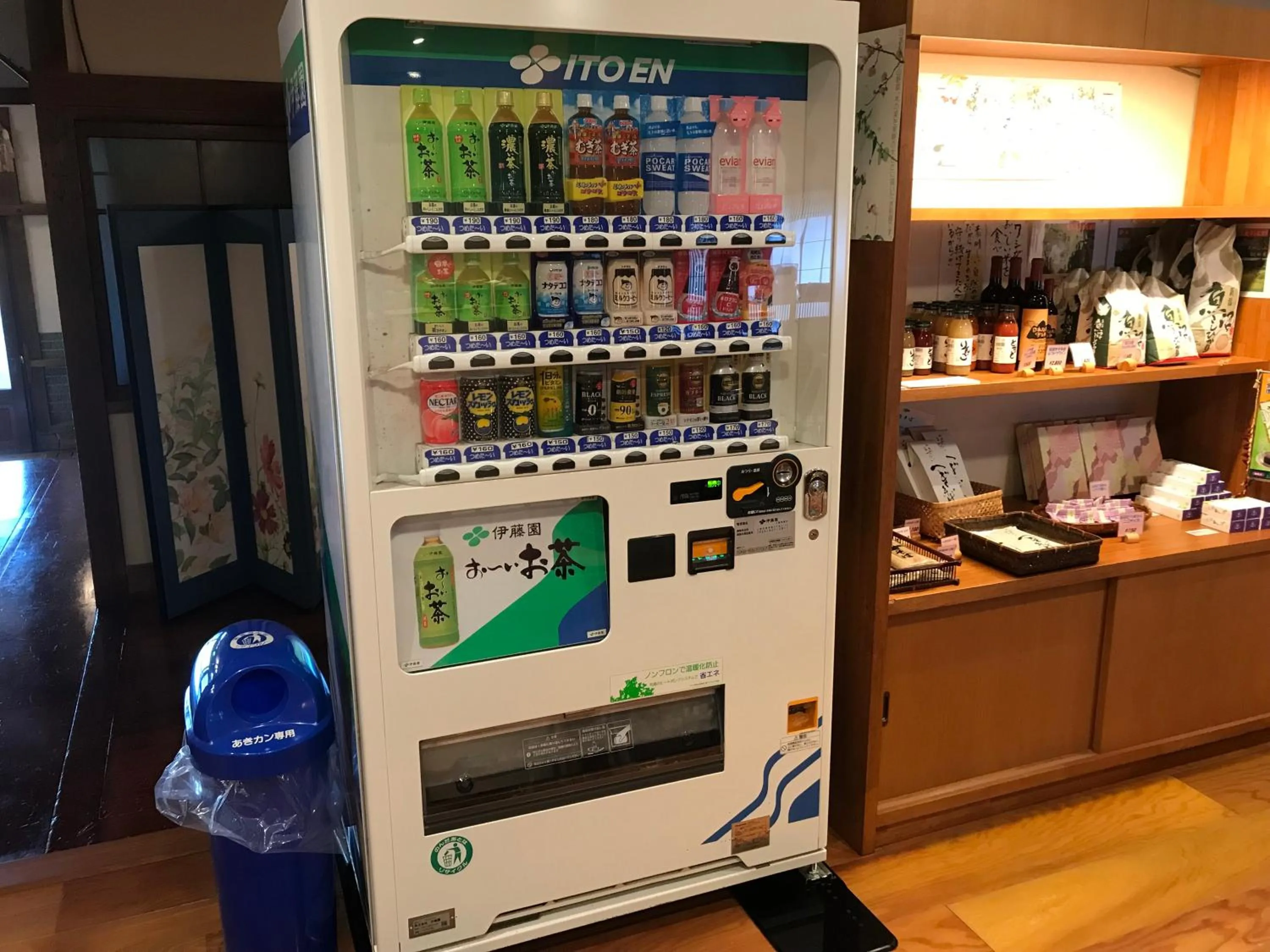 vending machine in Ryounkaku Matsunoyama onsen