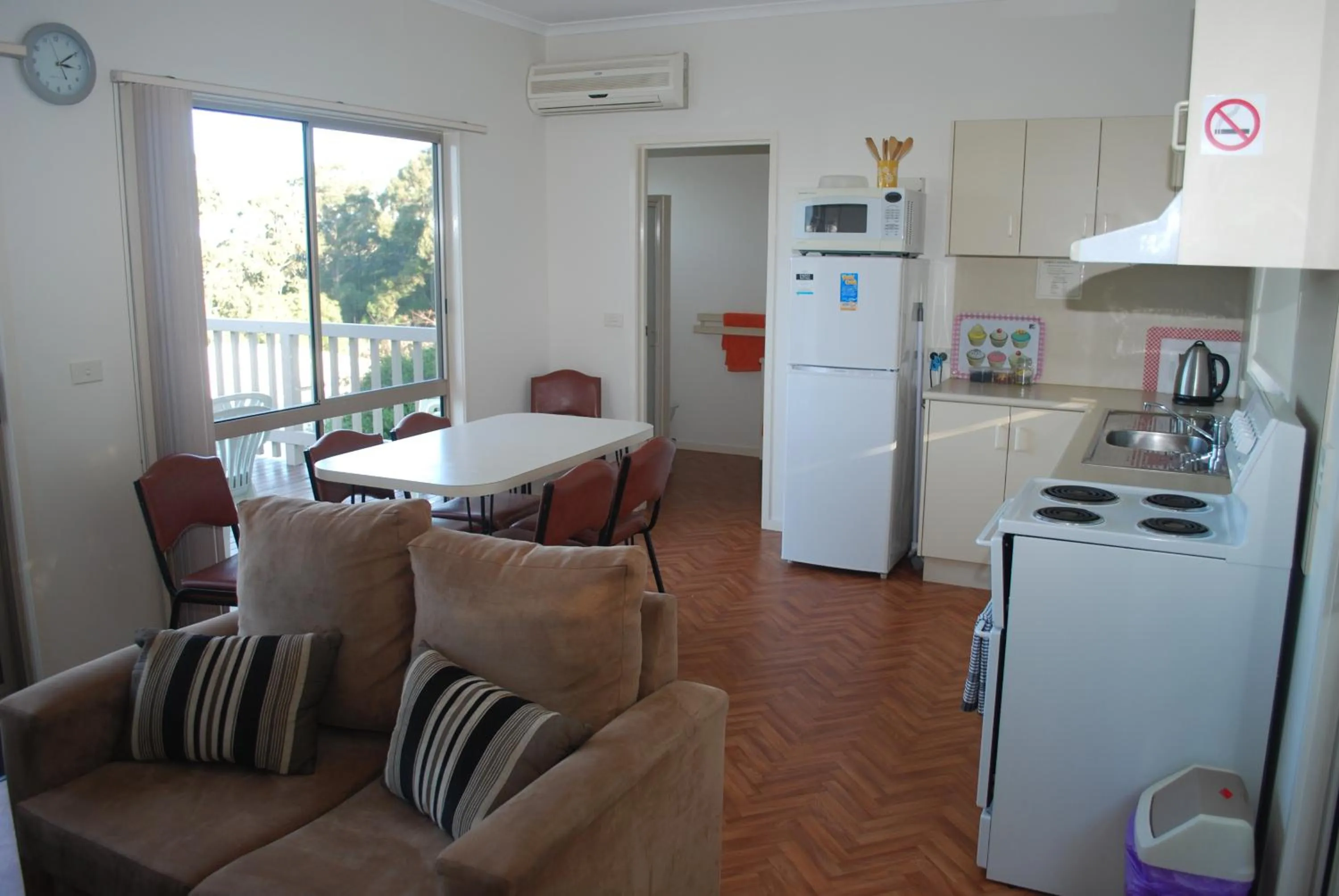 Dining area in Lookout Holiday Units