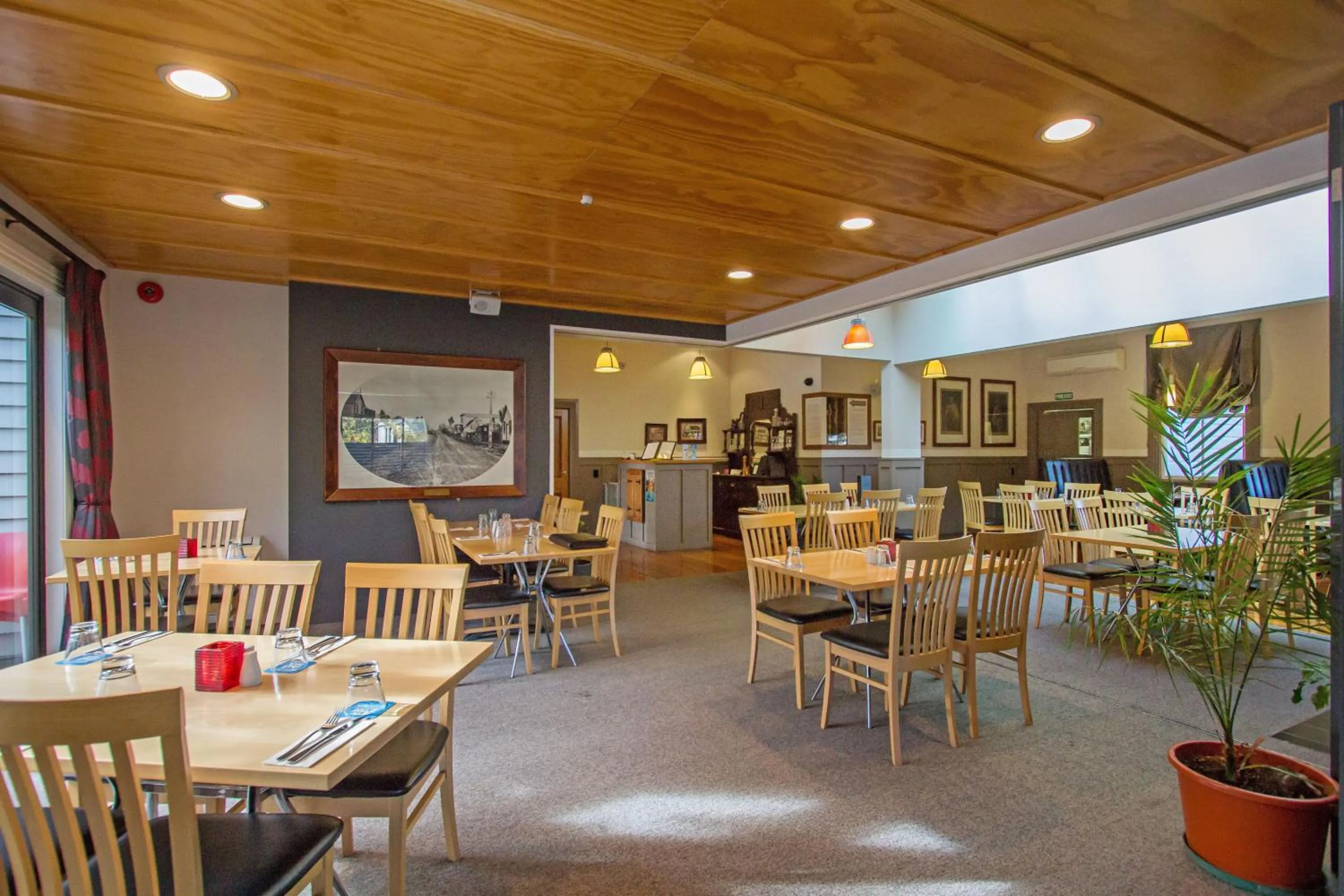 Restaurant/places to eat in The Greytown Hotel