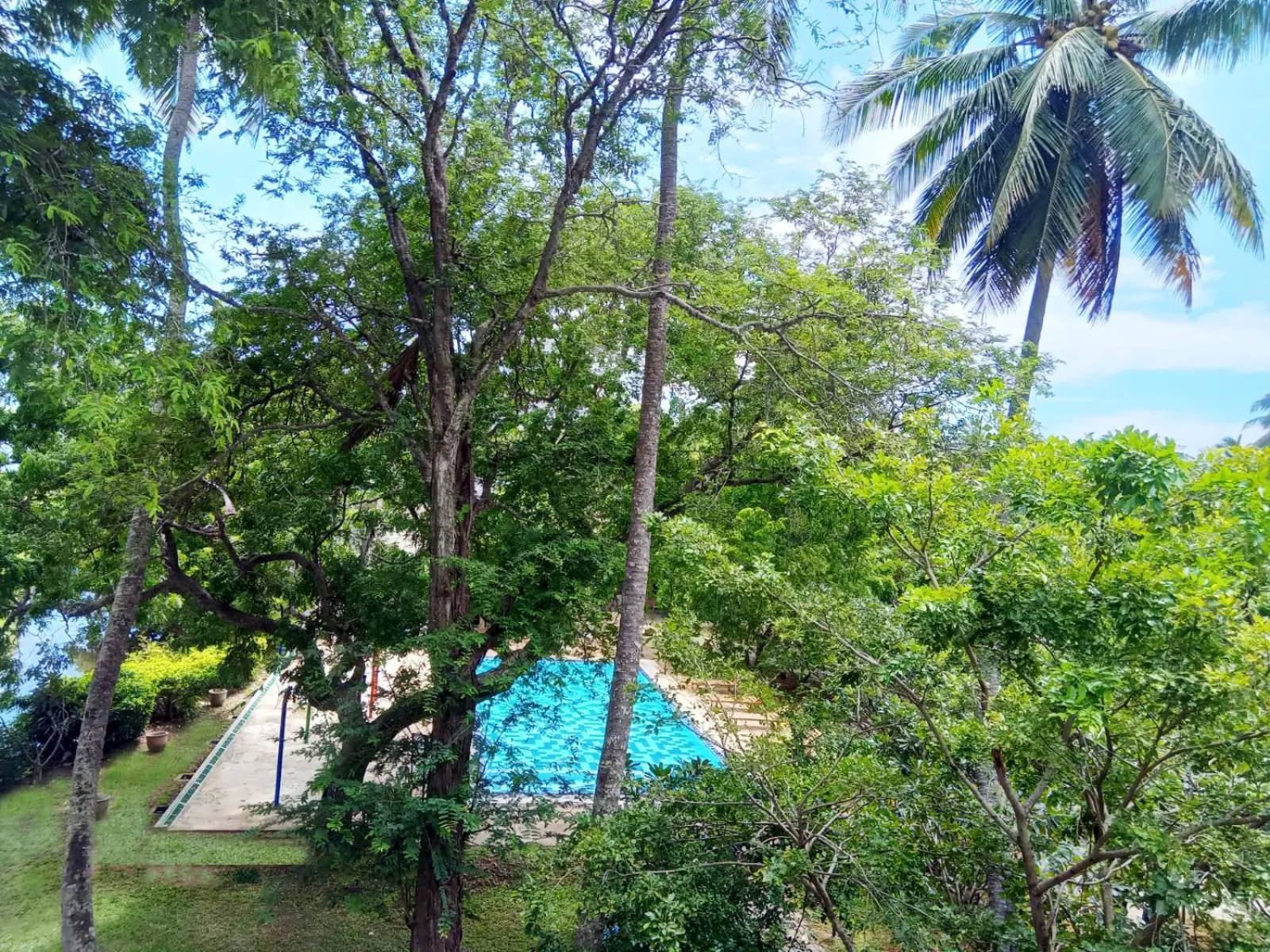 Swimming pool in Jade Green Hotel Hambantota