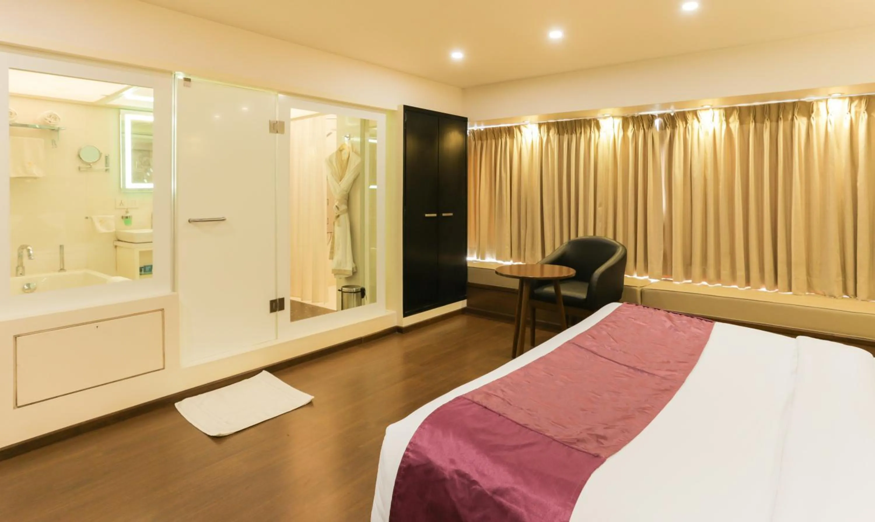 Photo of the whole room, Bed in Hotel Metropolis