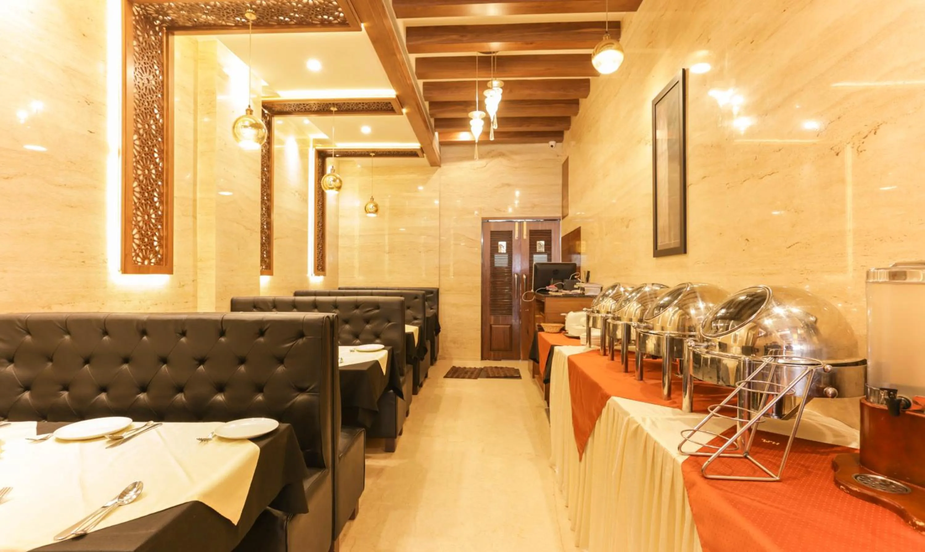 Restaurant/places to eat in Hotel Metropolis