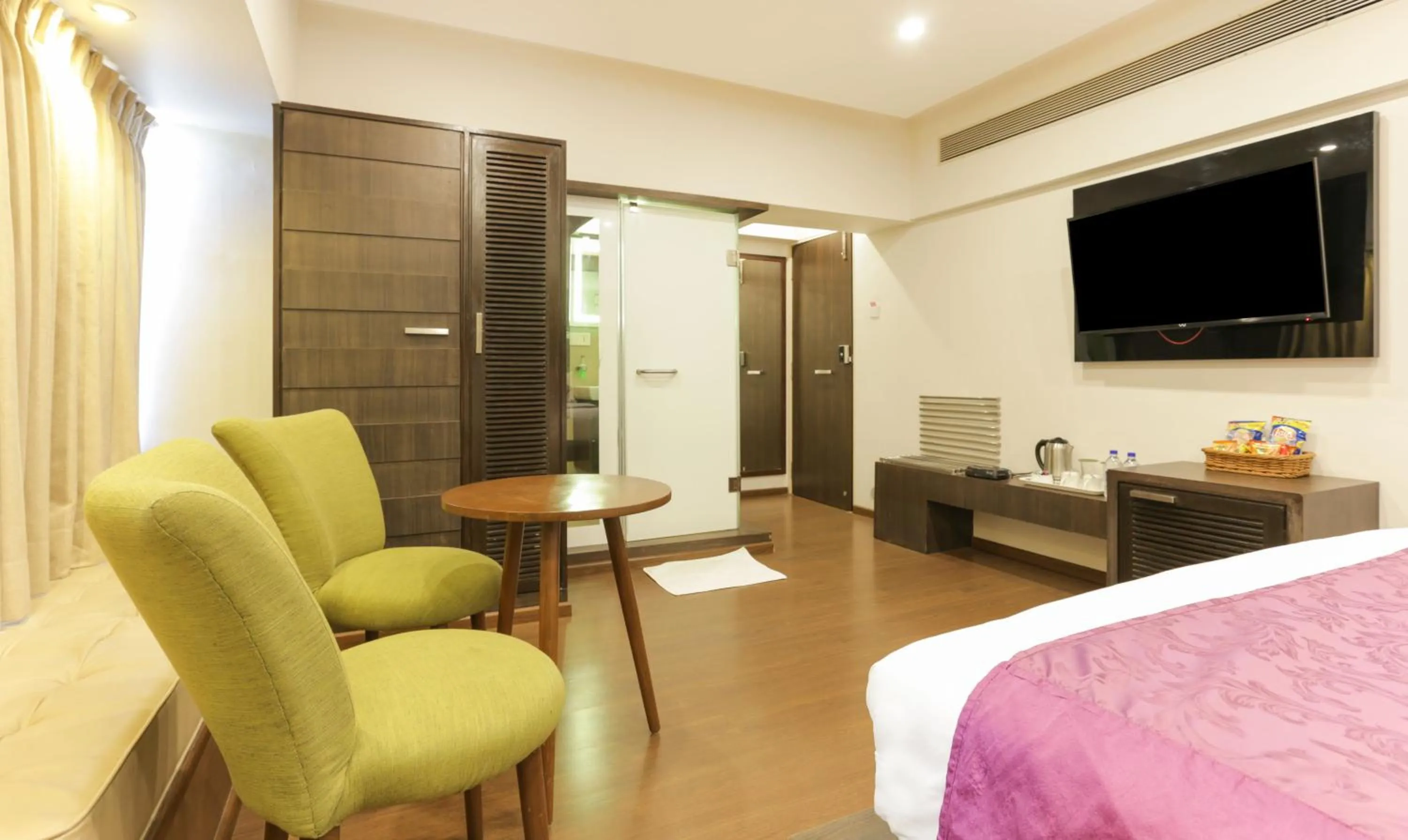 TV and multimedia, Bed in Hotel Metropolis