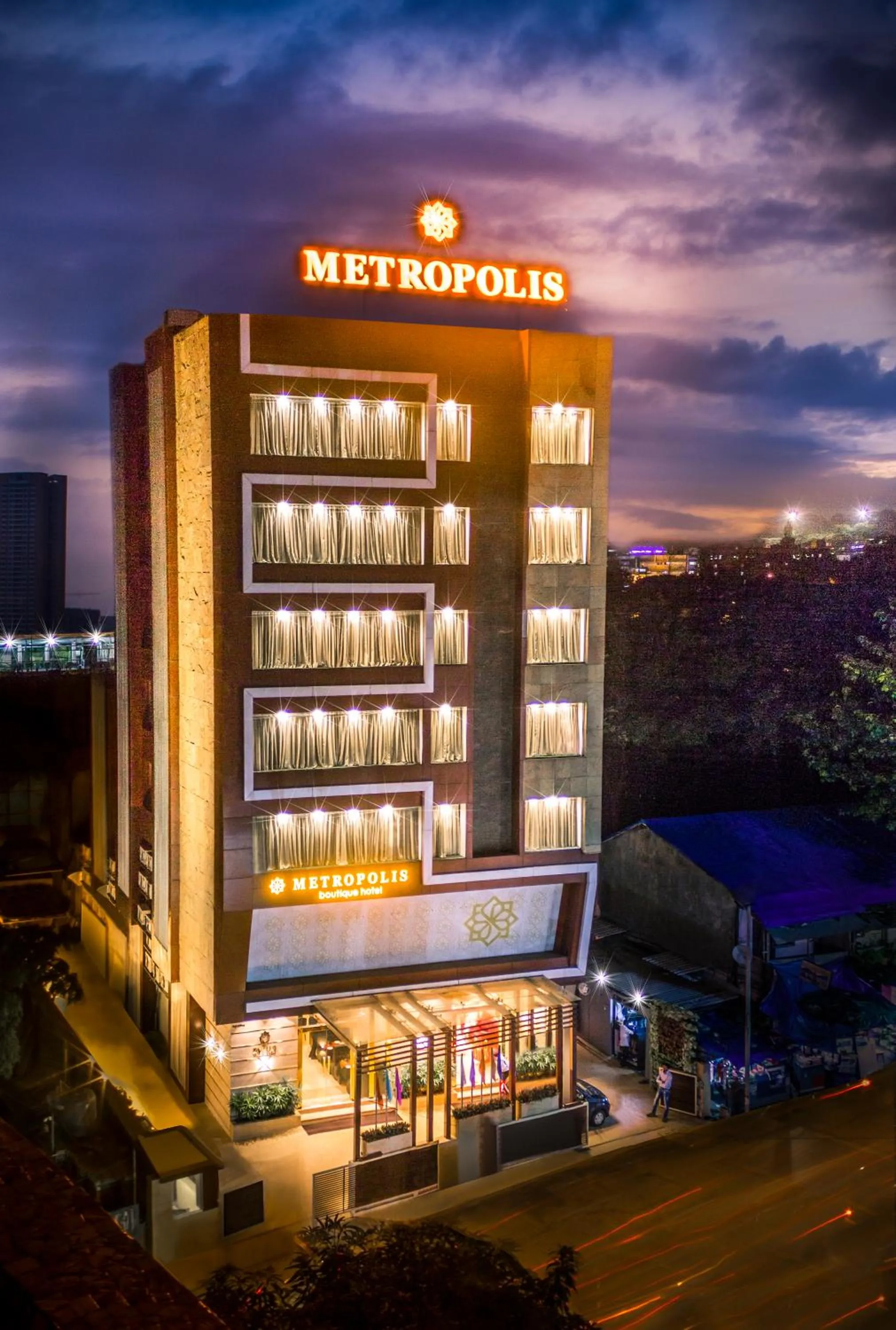 Property building in Hotel Metropolis
