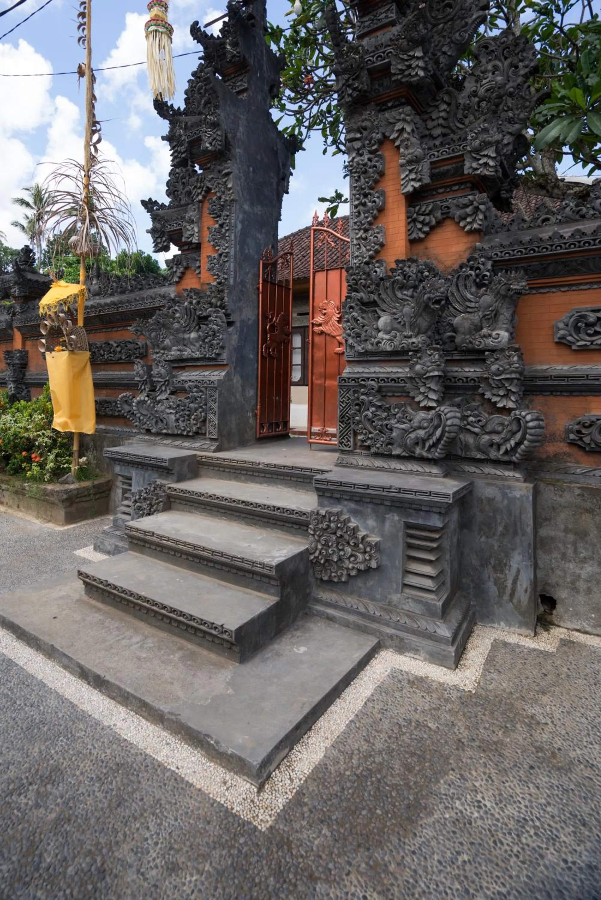 Facade/entrance in Nuaja Balinese Guest House