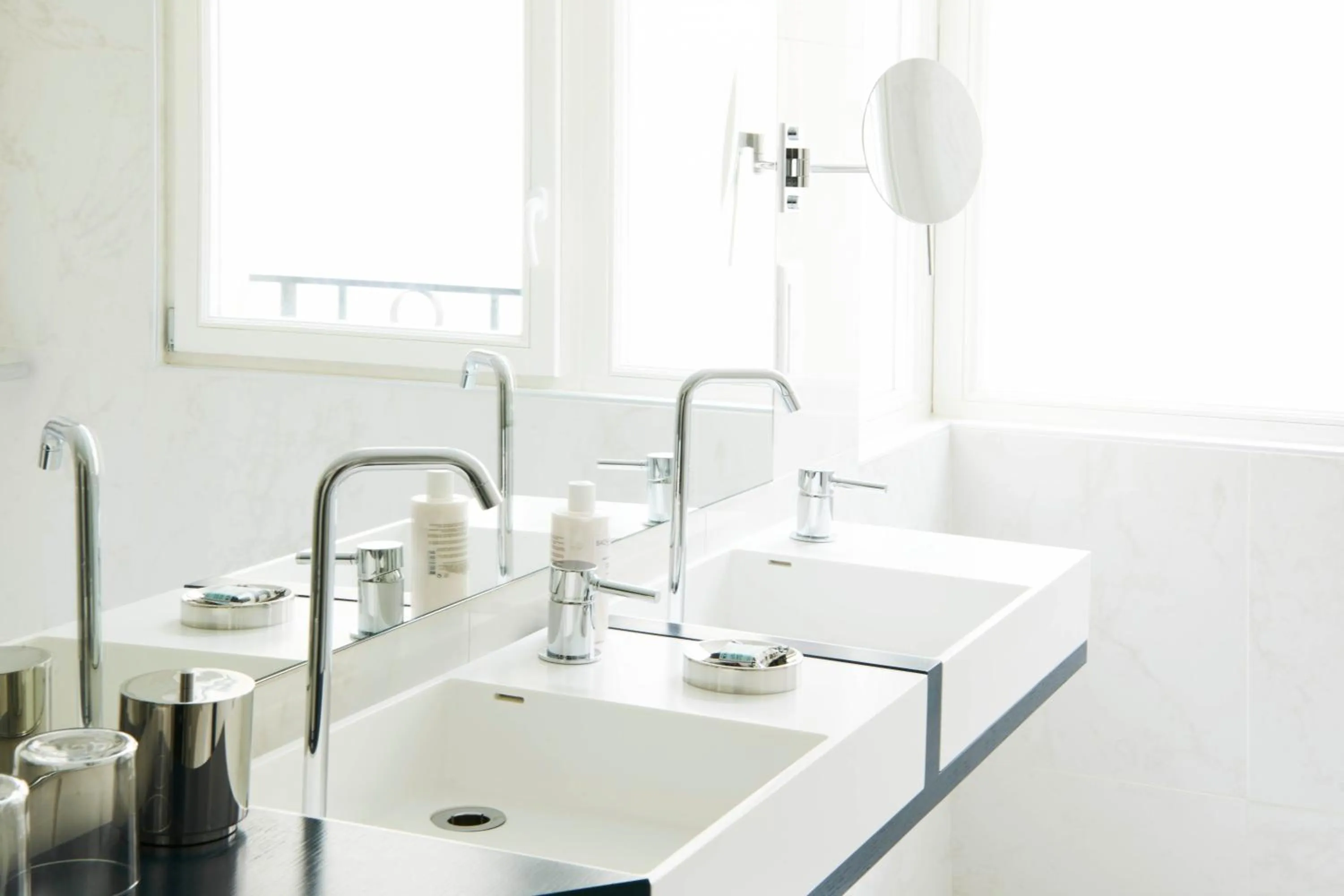 Bathroom in Perpetual Elysée Montaigne