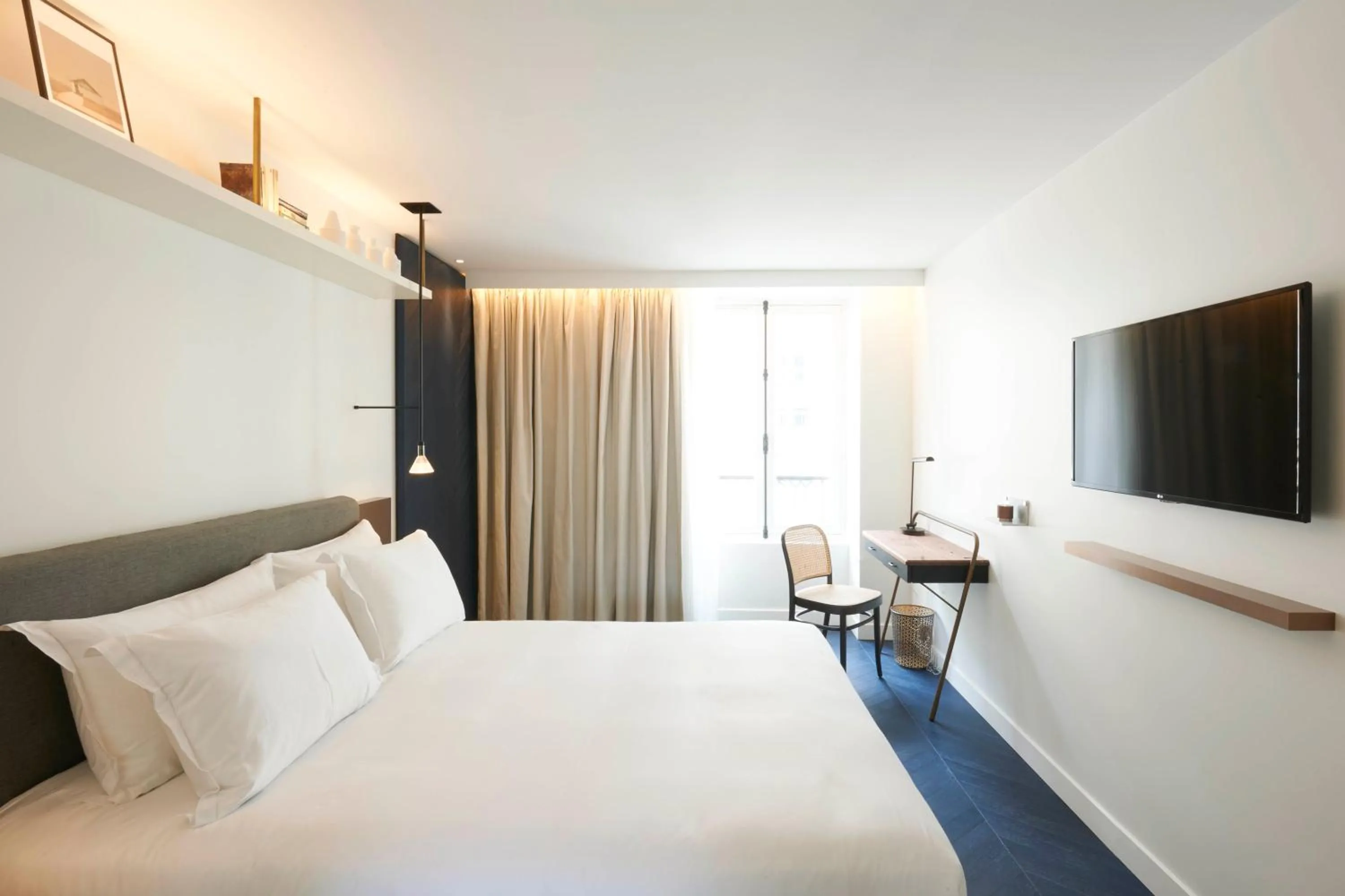 Bed in Perpetual Elysée Montaigne