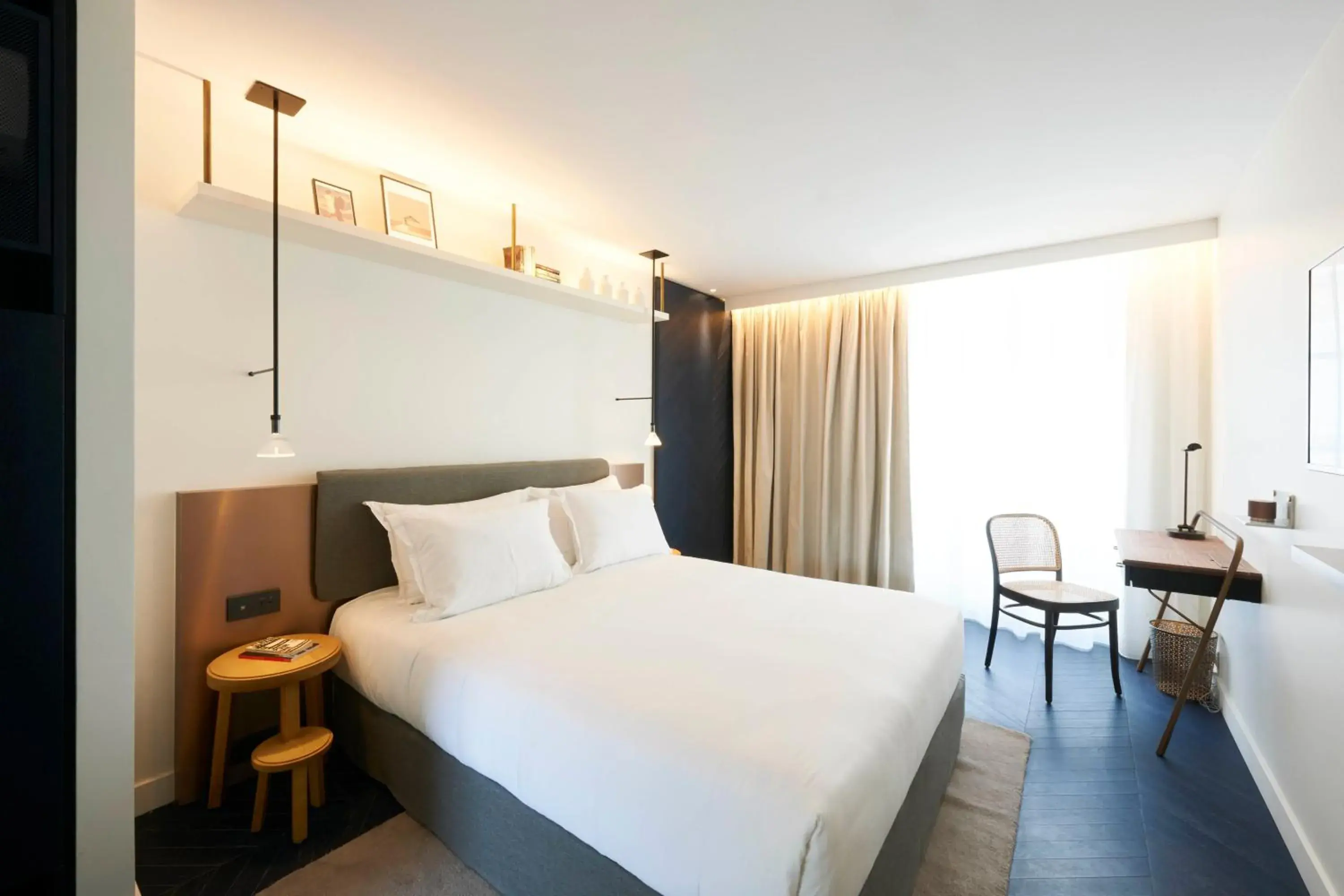 Deluxe Double Room in Perpetual Elysée Montaigne Deluxe Double Room in Perpetual Elysée Montaigne