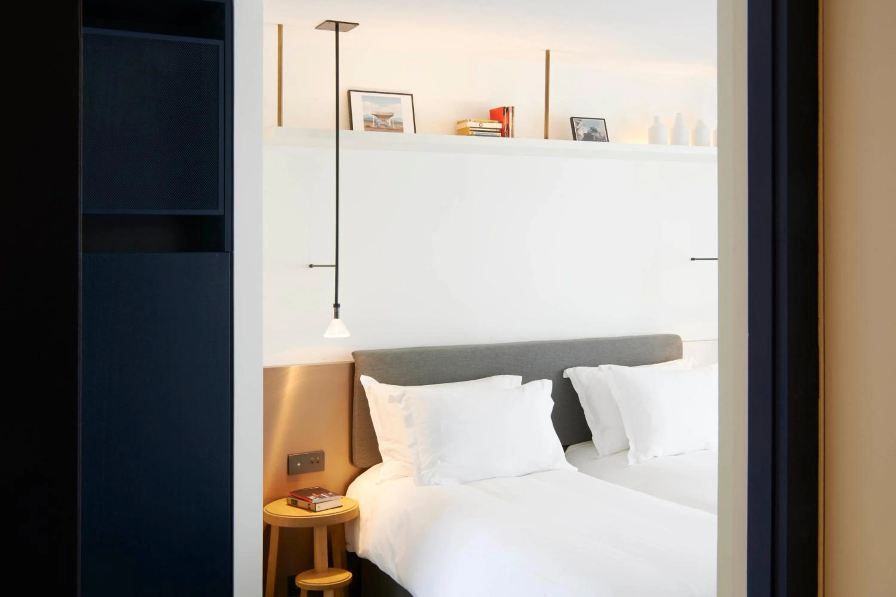 Bed in Perpetual Elysée Montaigne