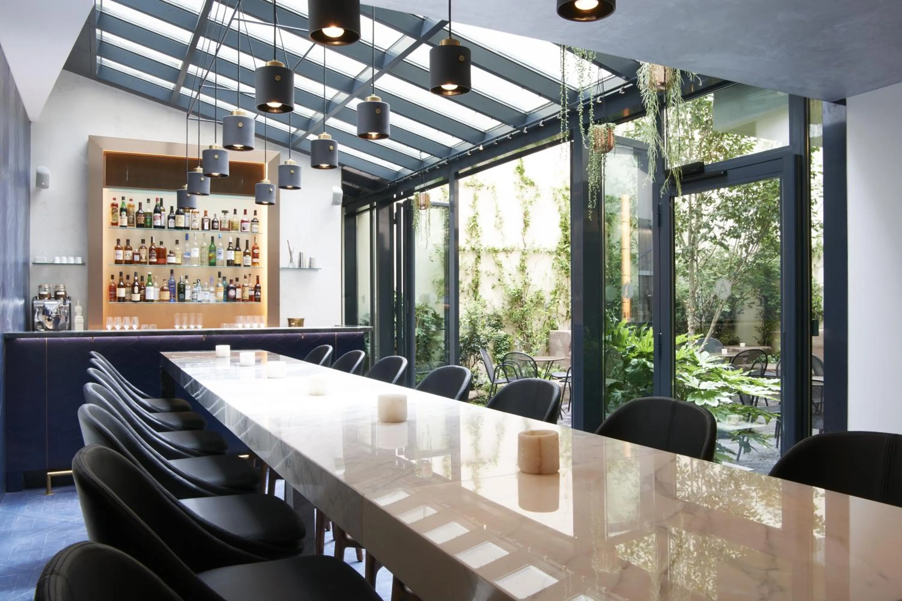 Lounge or bar in Perpetual Elysée Montaigne