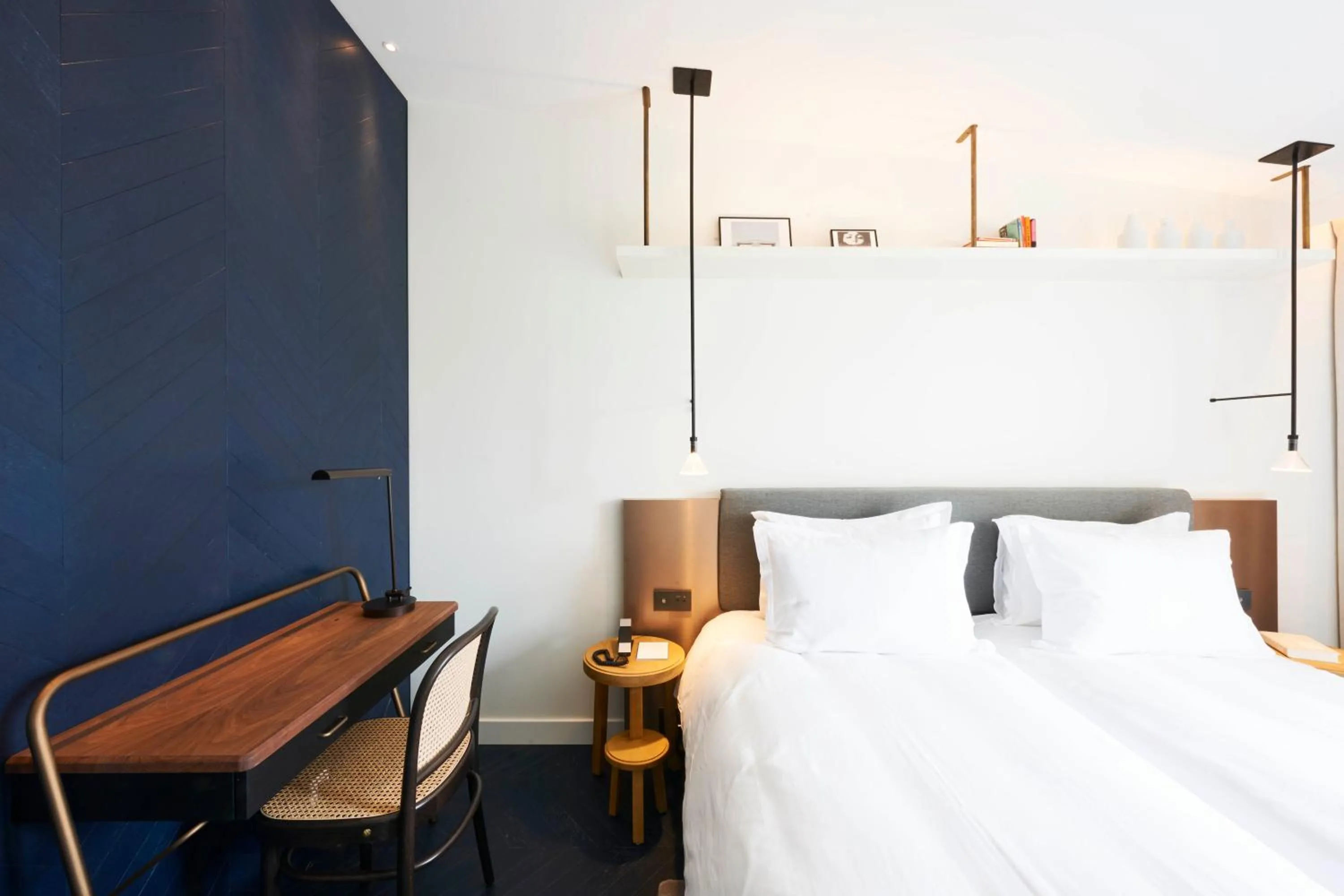 Bedroom in Perpetual Elysée Montaigne