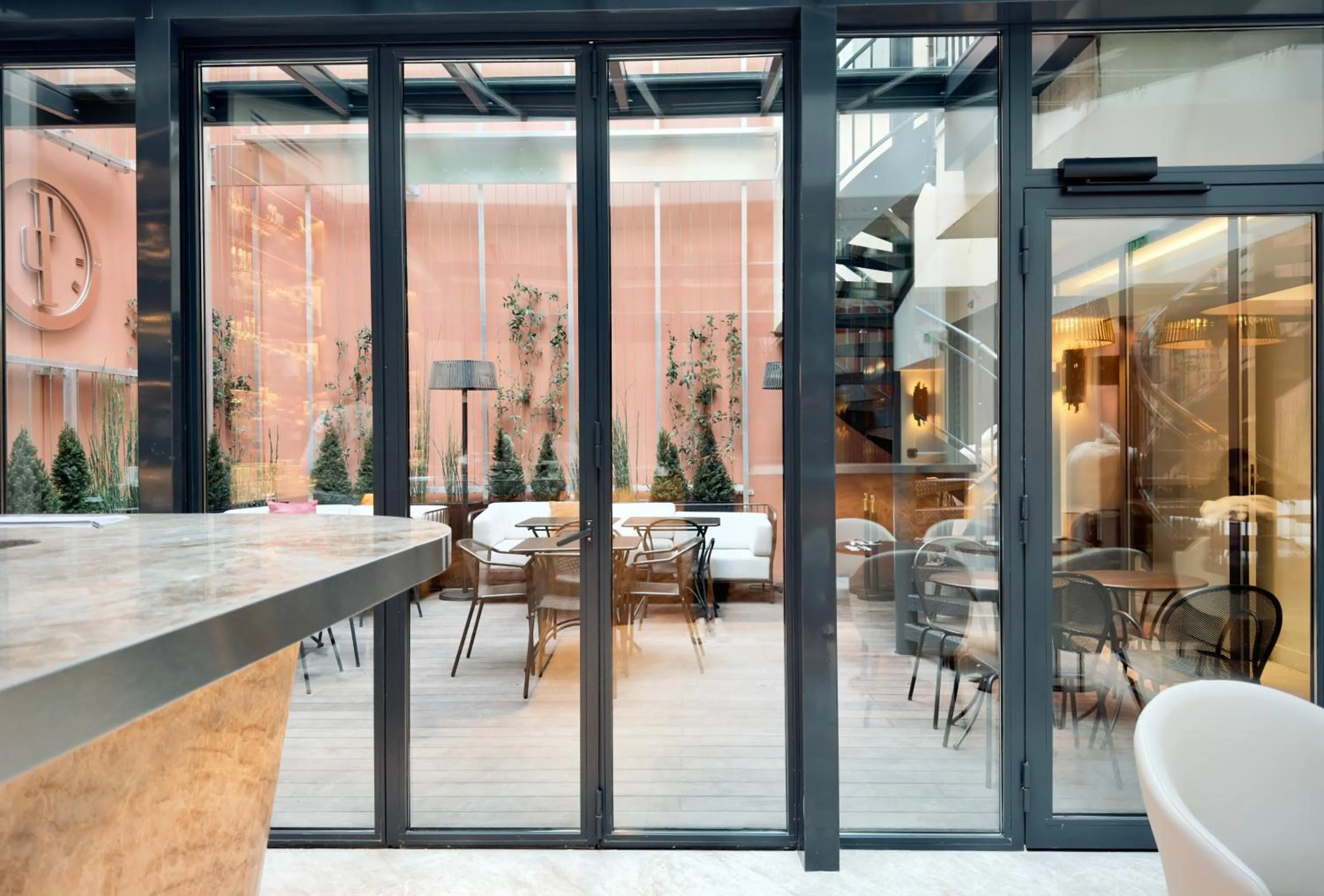 Patio in Perpetual Elysée Montaigne