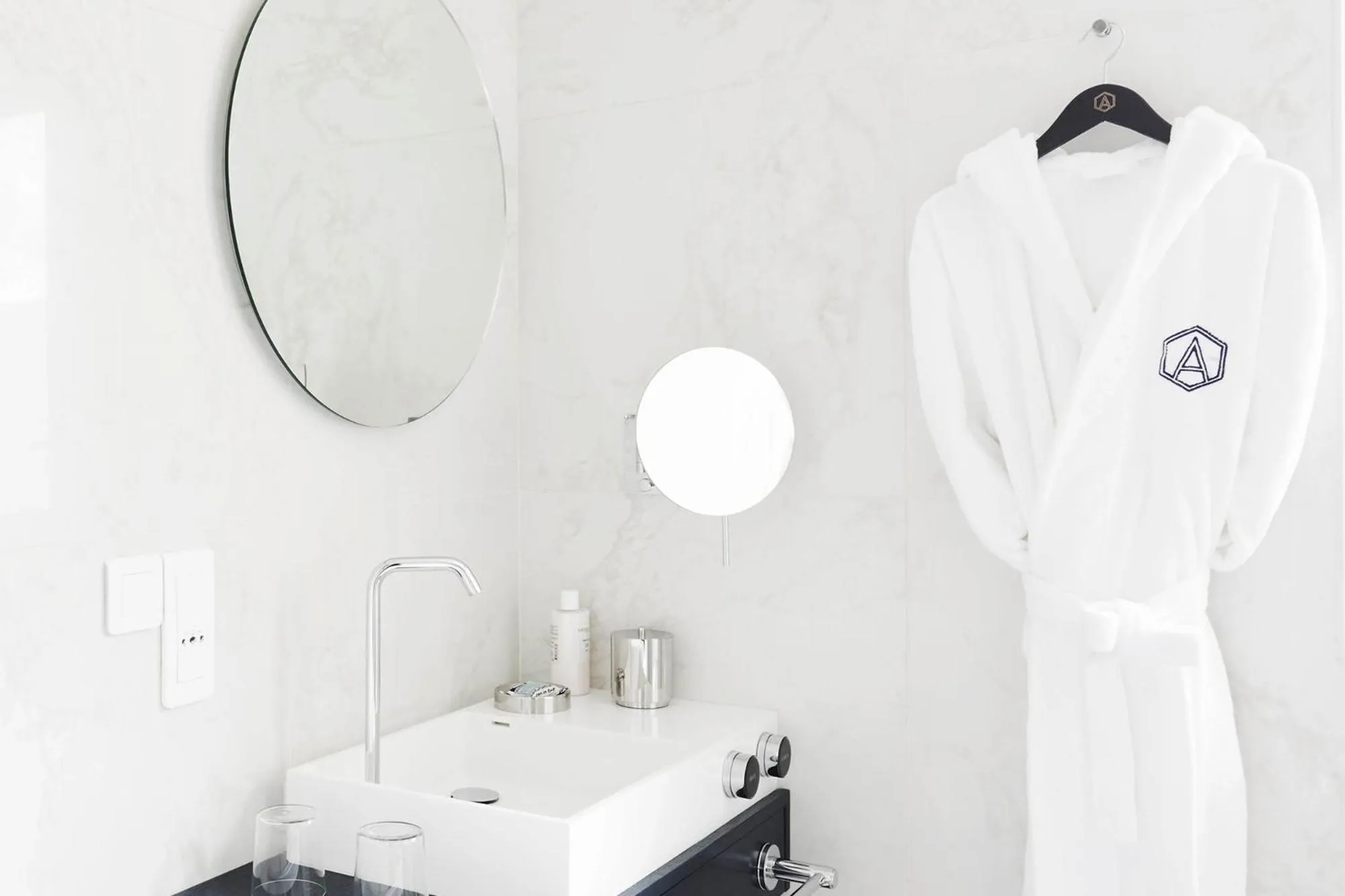 Bathroom in Perpetual Elysée Montaigne