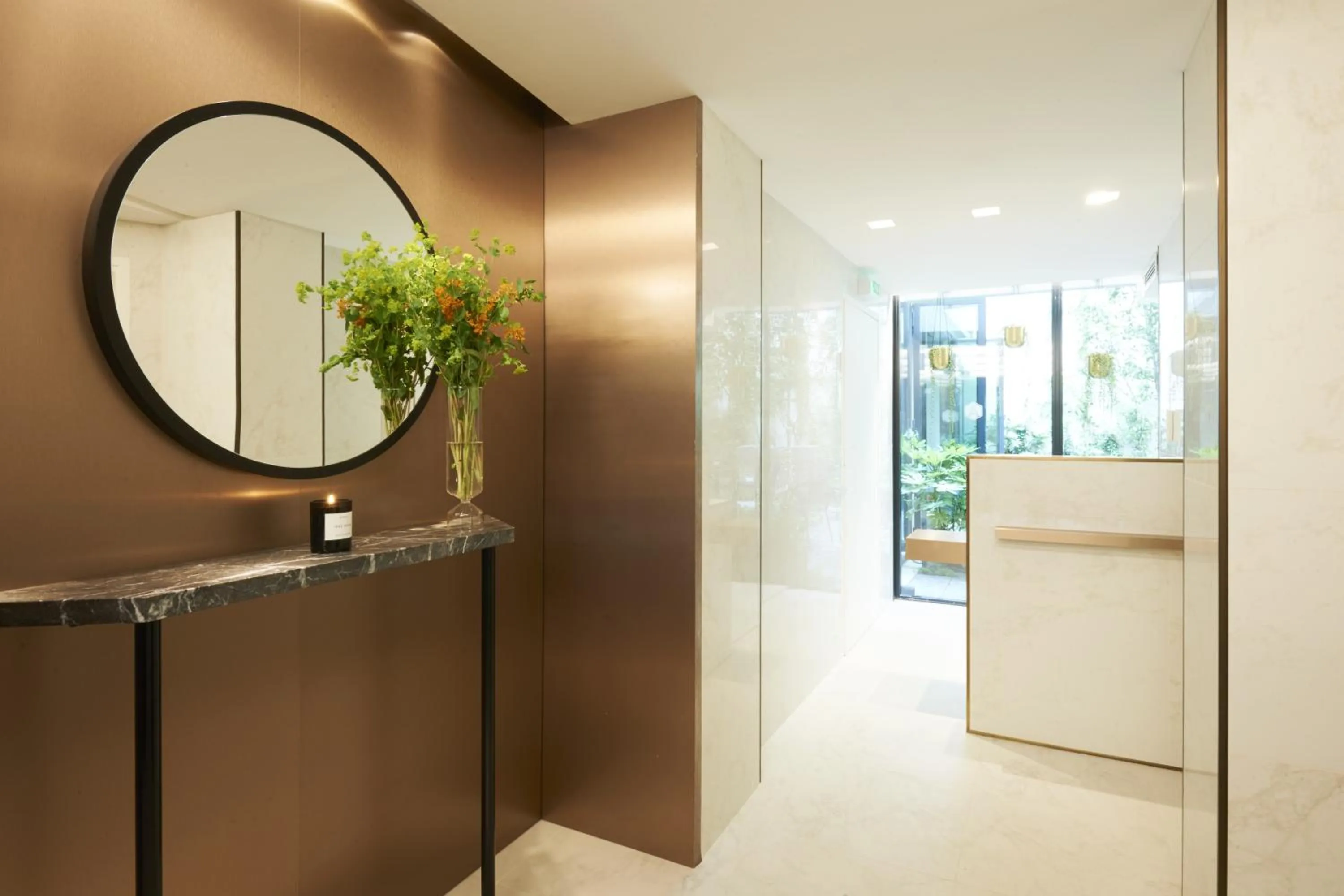 Other in Perpetual Elysée Montaigne