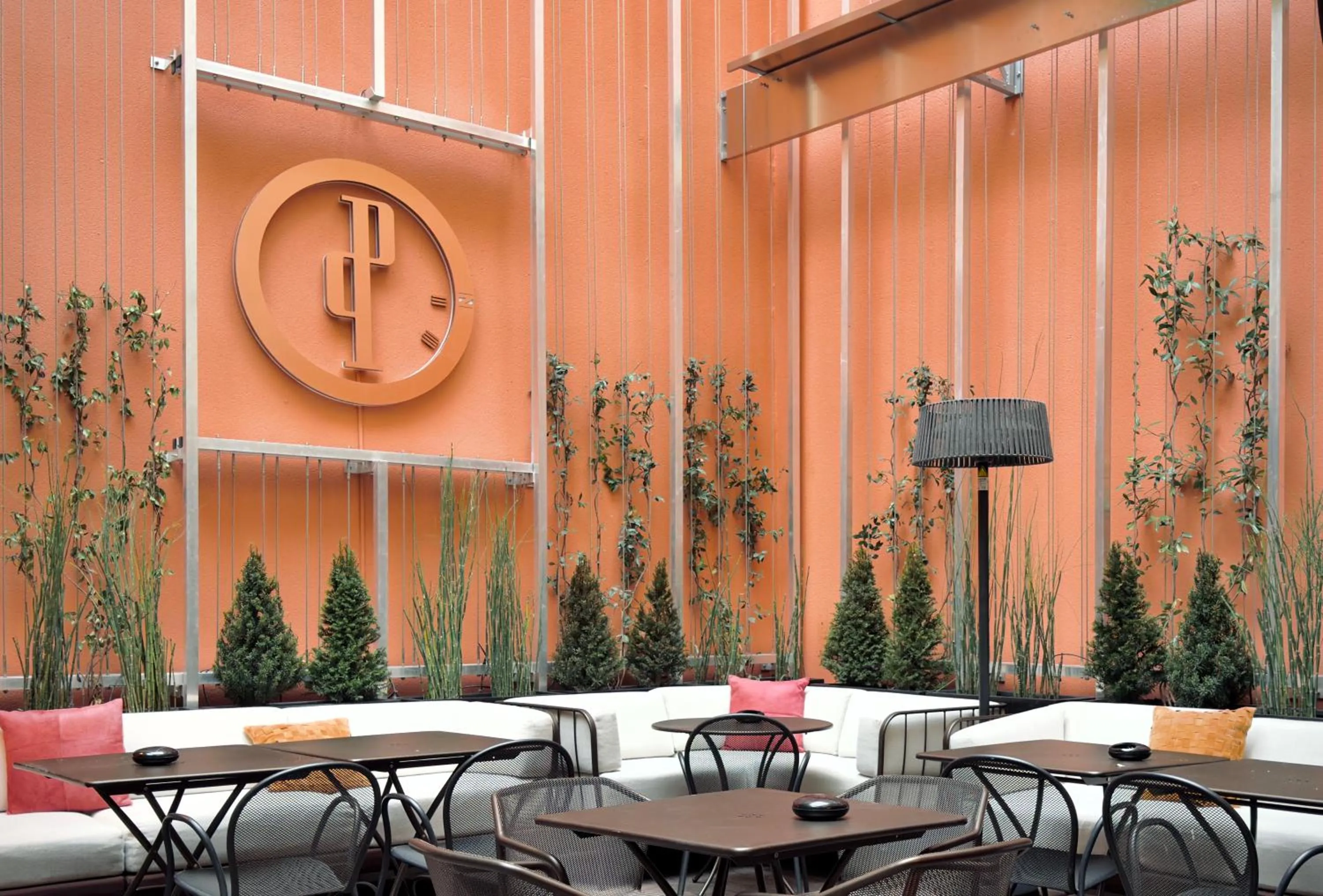 Patio in Perpetual Elysée Montaigne