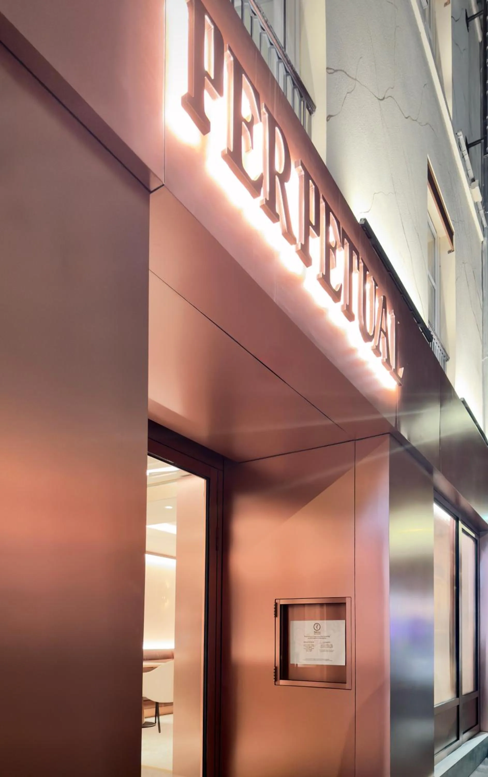 Facade/entrance in Perpetual Elysée Montaigne