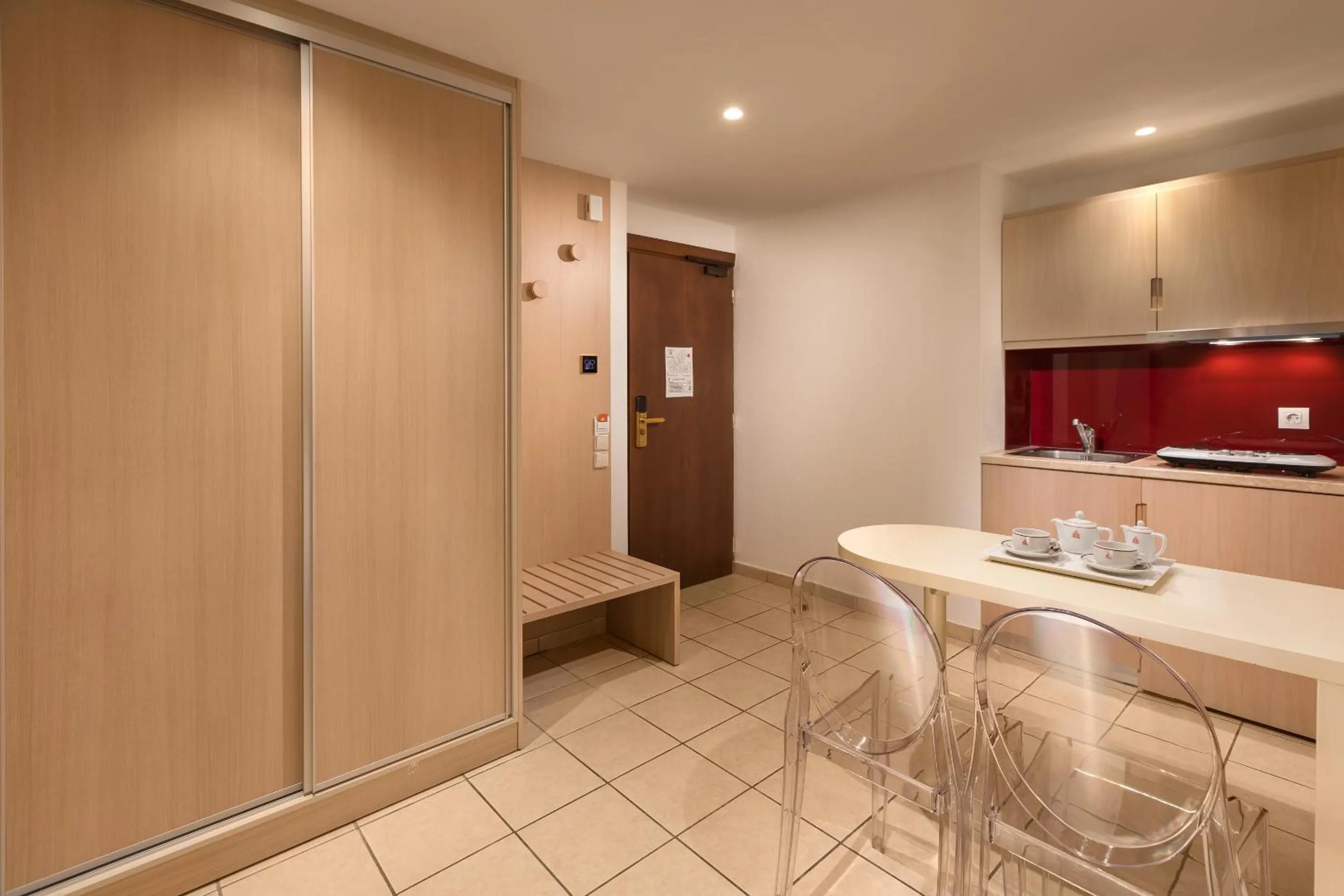 Alexandra Hotel&Apartments