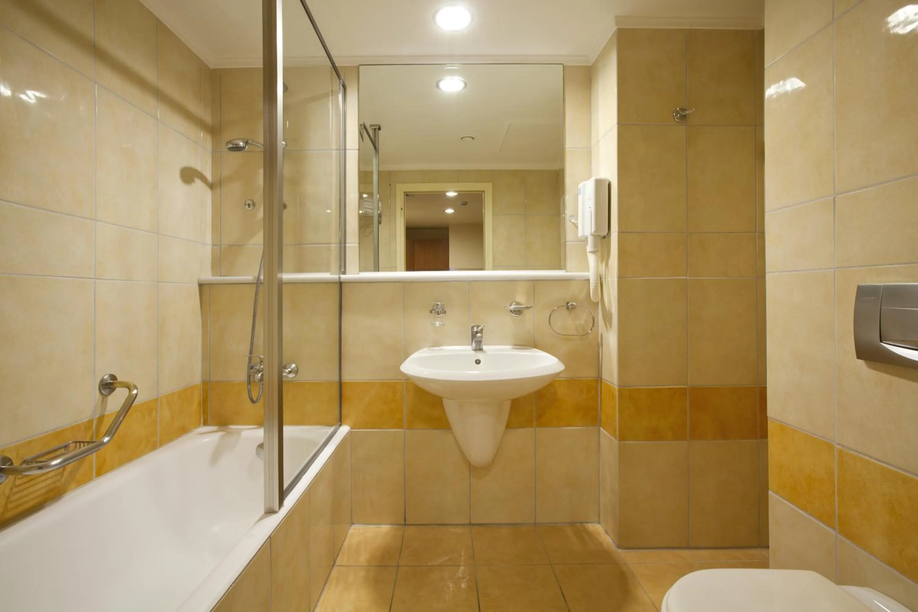 Bathroom in Alexandra Hotel&Apartments