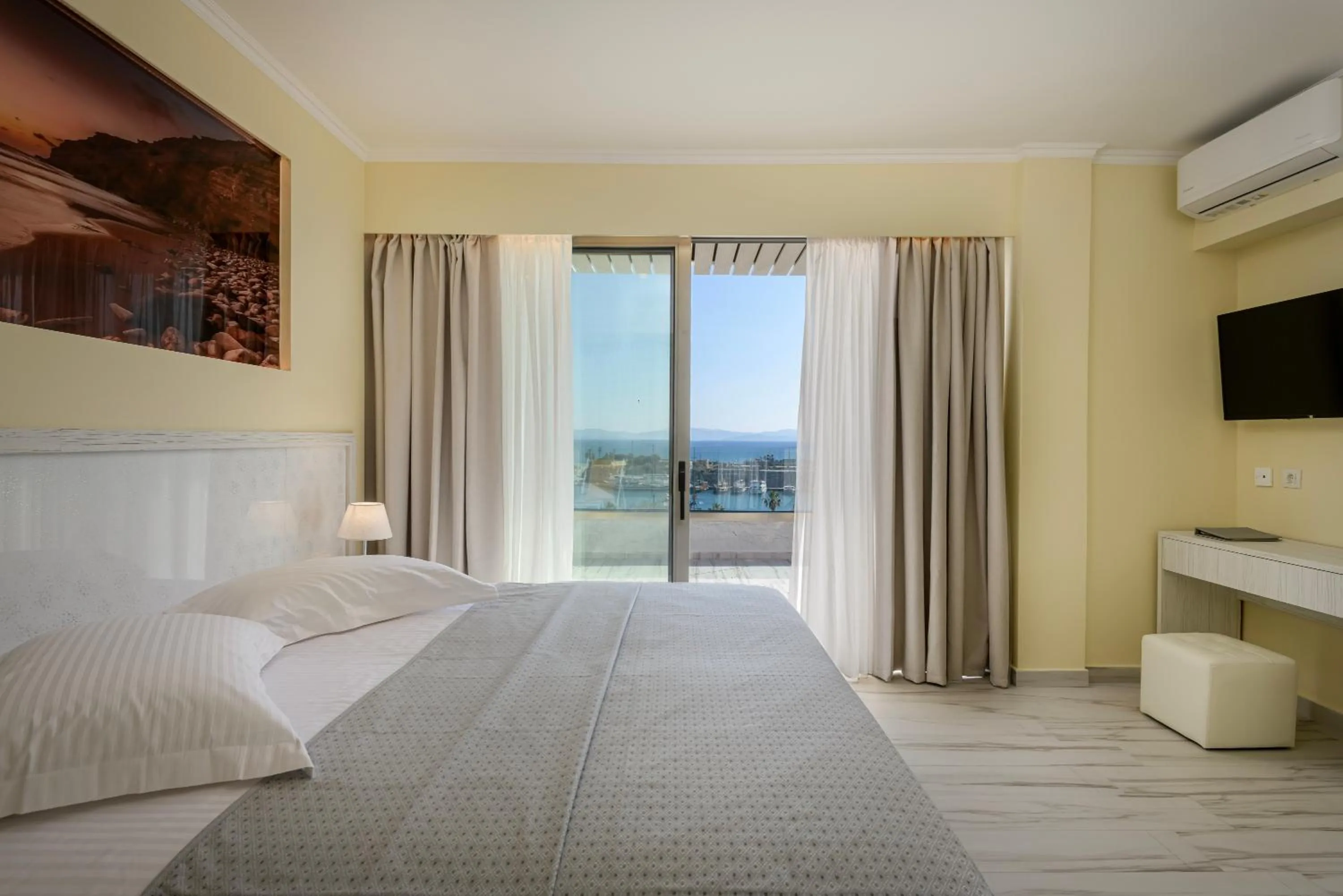 Bedroom, Bed in Alexandra Hotel&Apartments