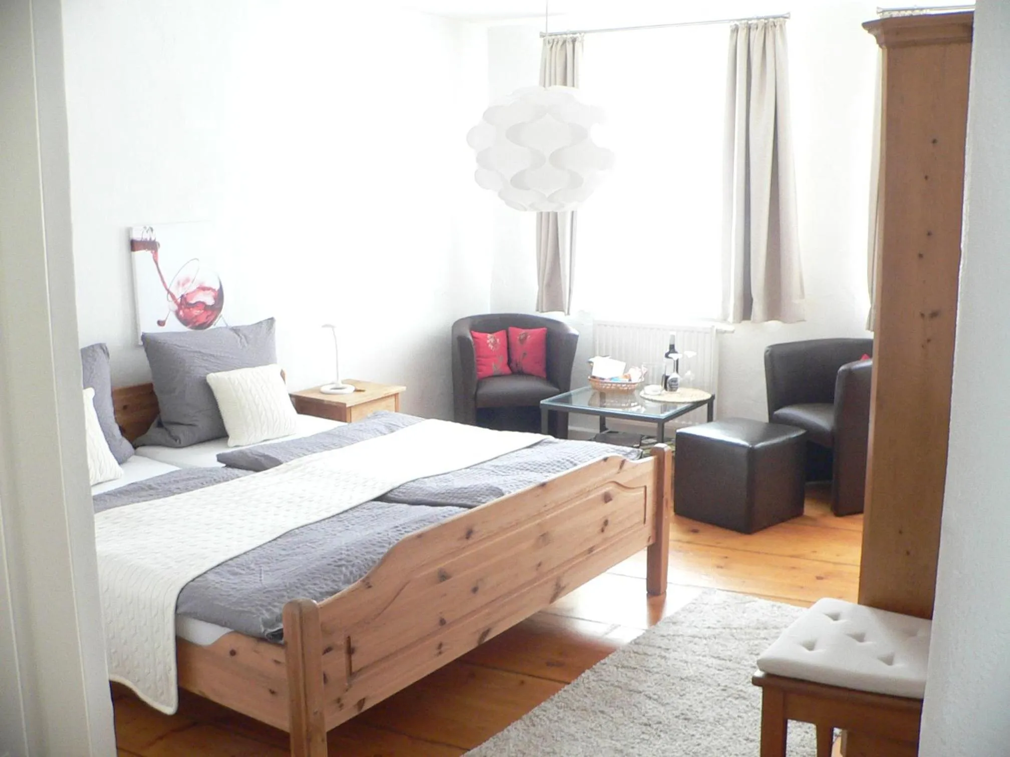 Photo of the whole room, Bed in Alter Winzerhof Weisenheim am Berg e.K.