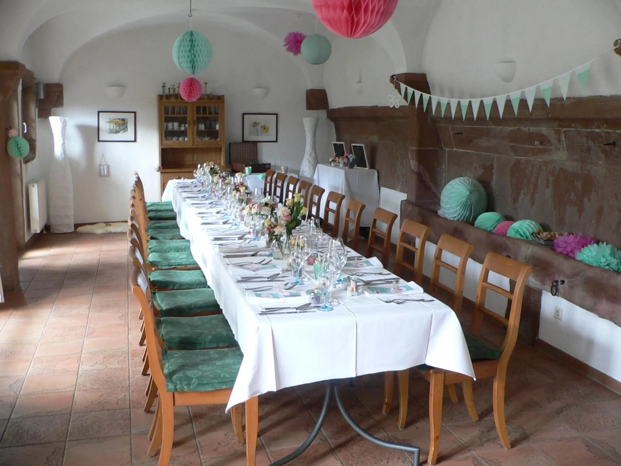 Restaurant/places to eat in Alter Winzerhof Weisenheim am Berg e.K.