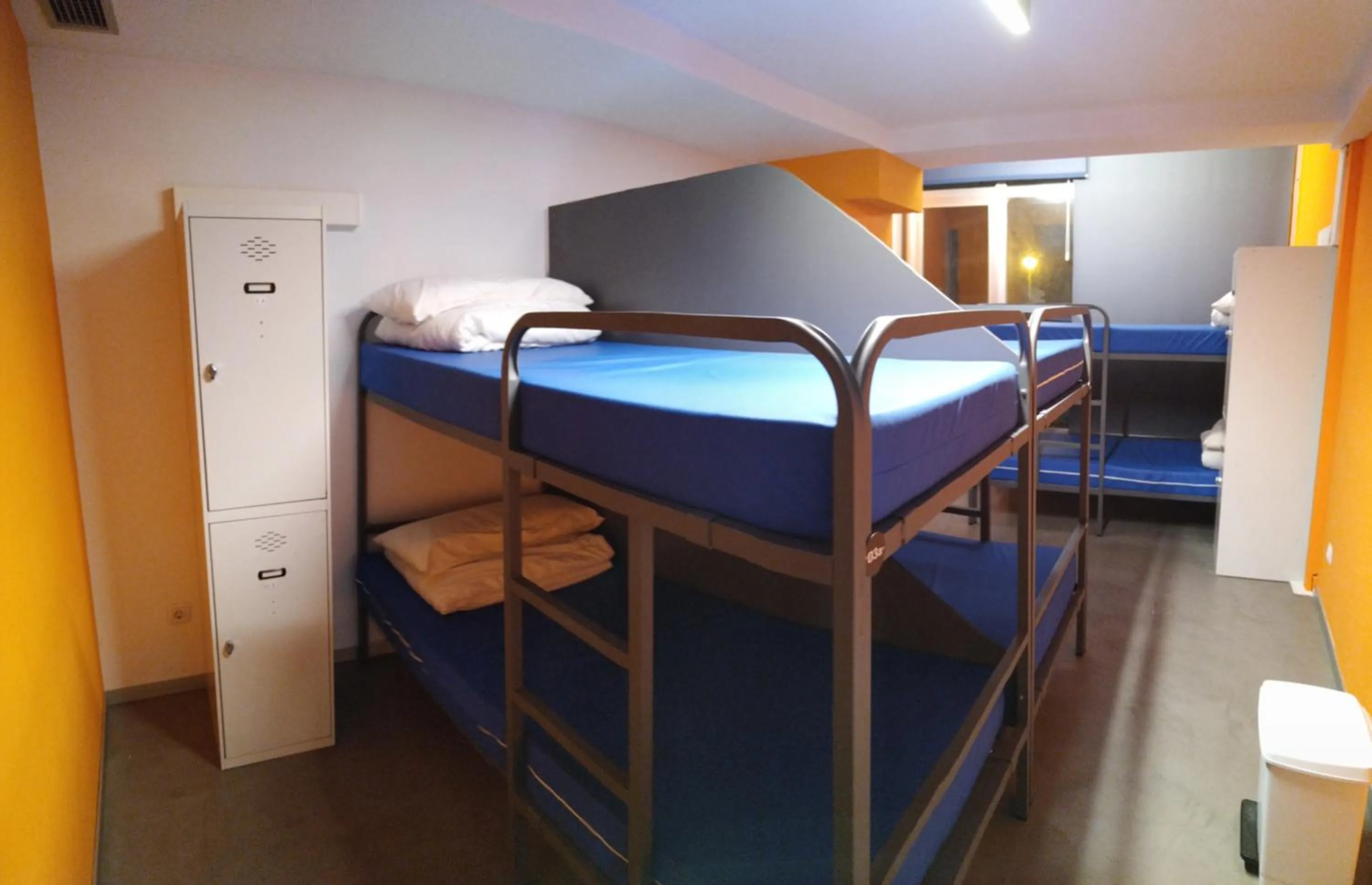 Photo of the whole room, Bed in All Iron Hostel
