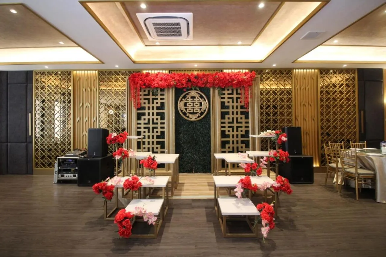 Restaurant/places to eat in Classie Hotel