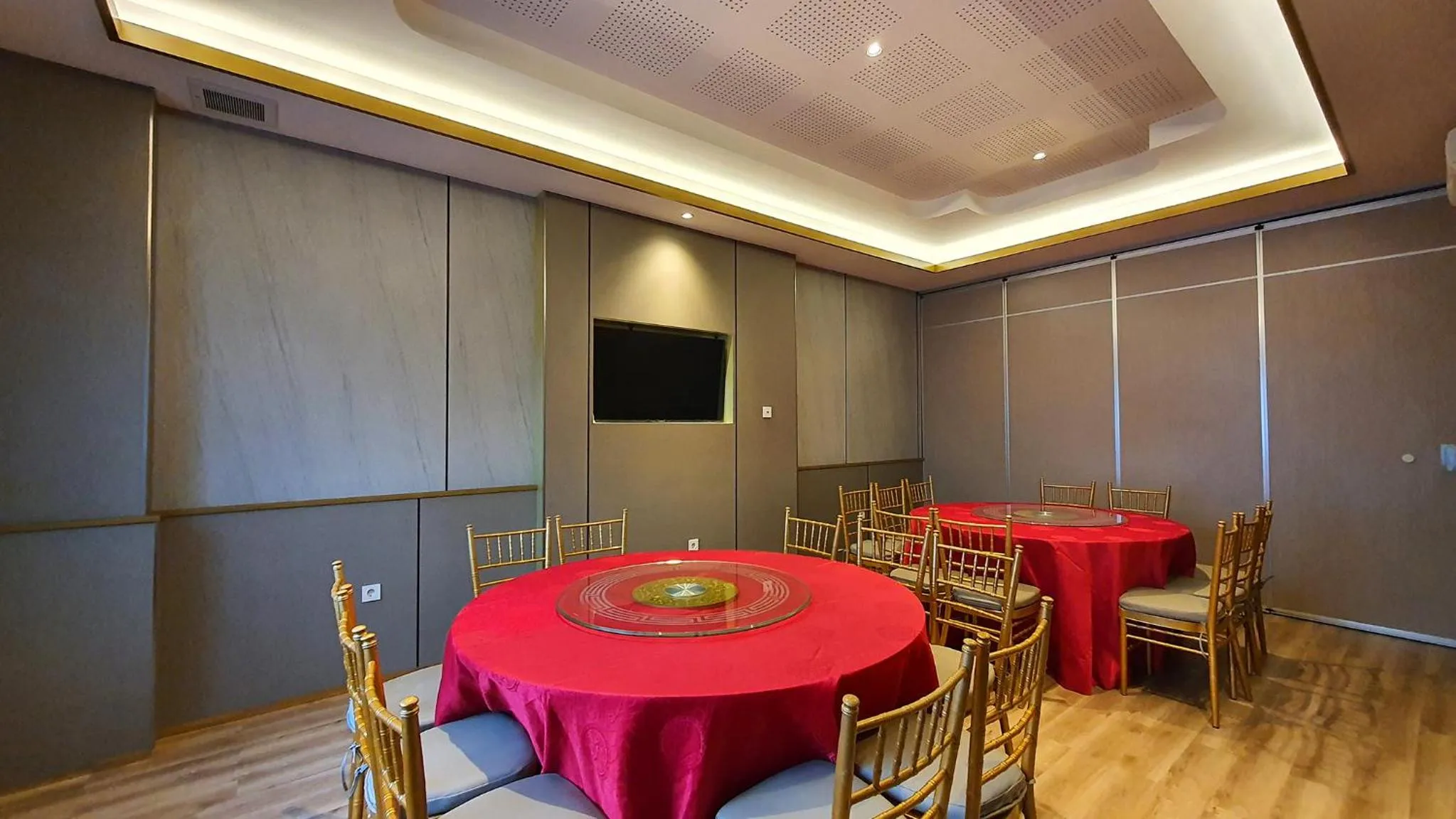 Restaurant/places to eat in Classie Hotel