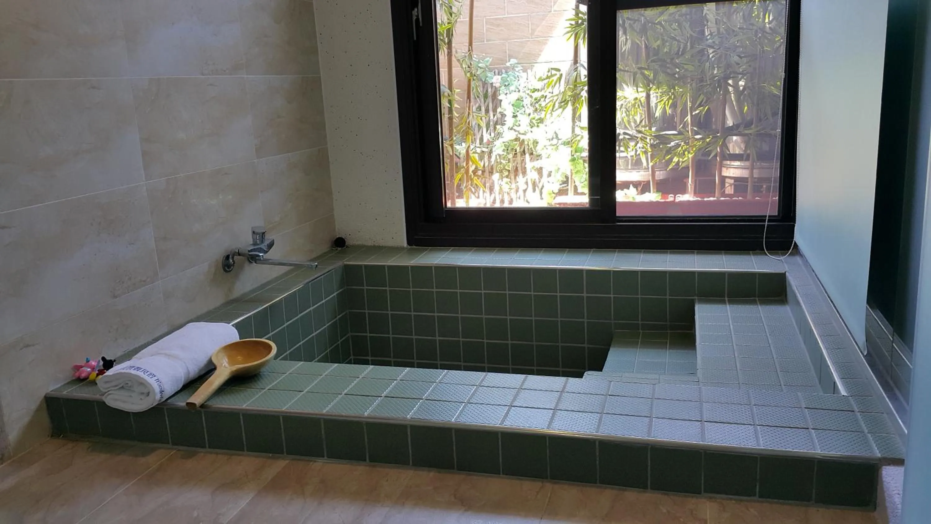 Bathroom in Wonderful Land B&B