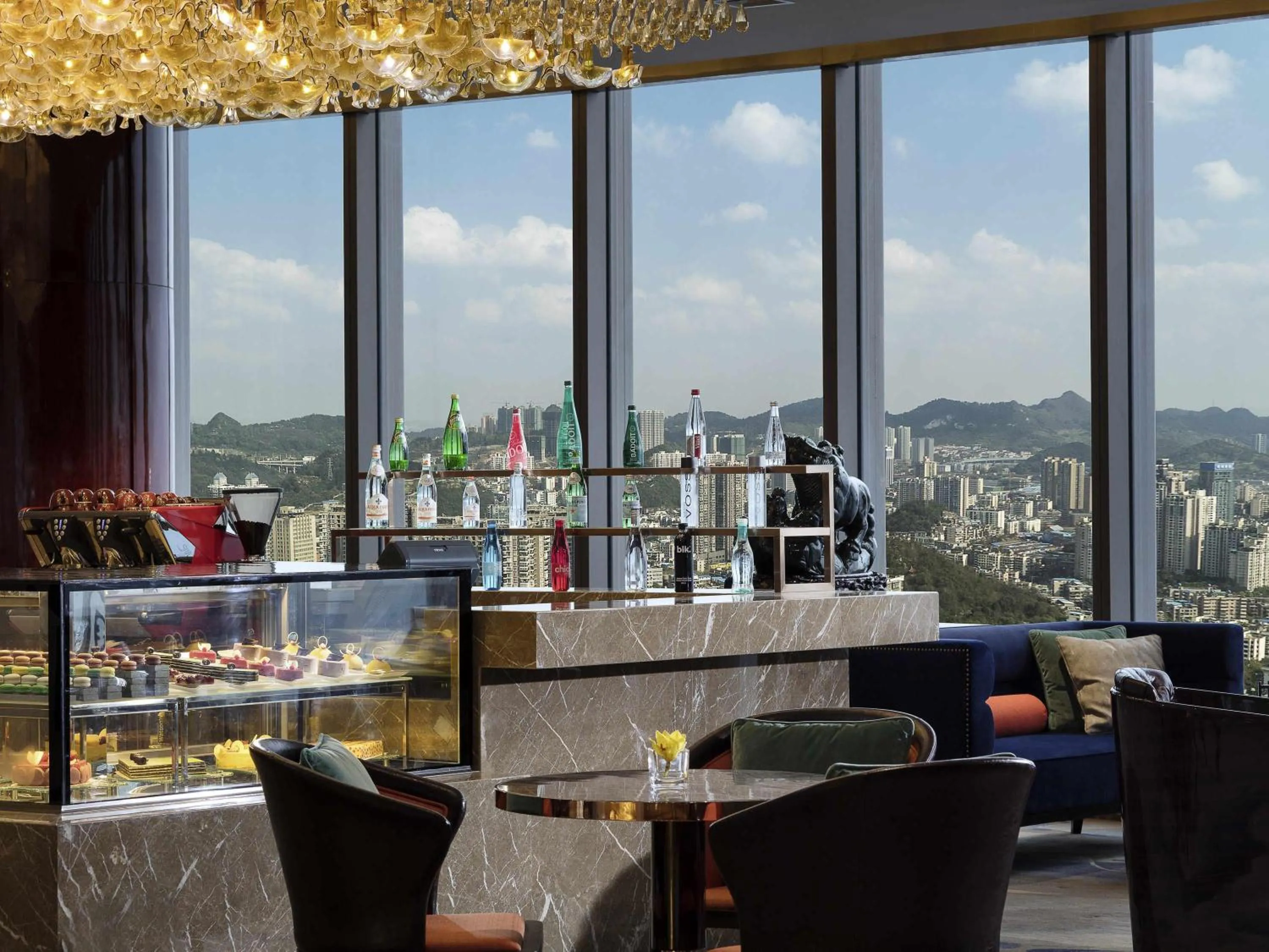 Lounge or bar in Sofitel Guiyang Hunter