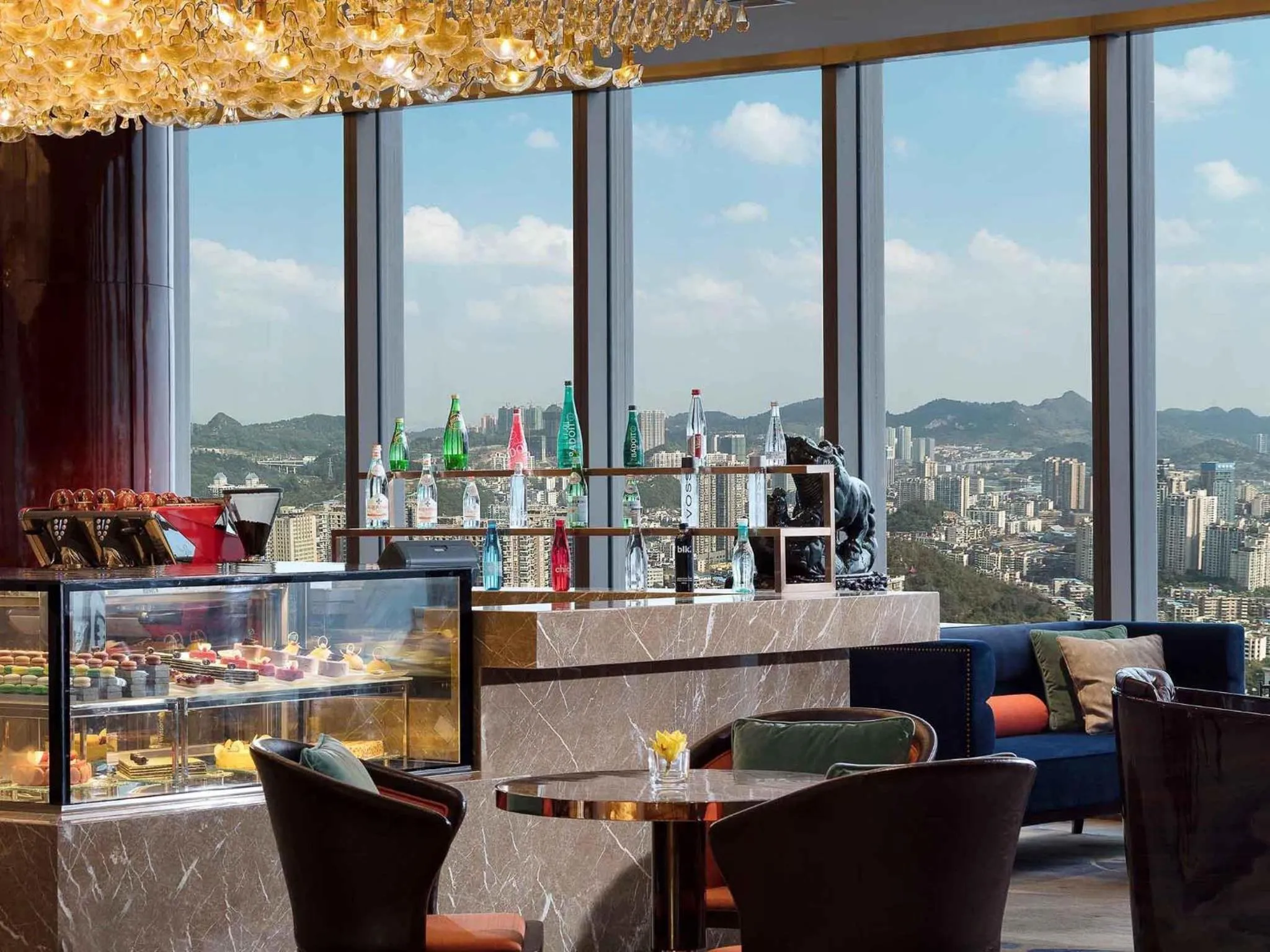 Lounge or bar in Sofitel Guiyang Hunter