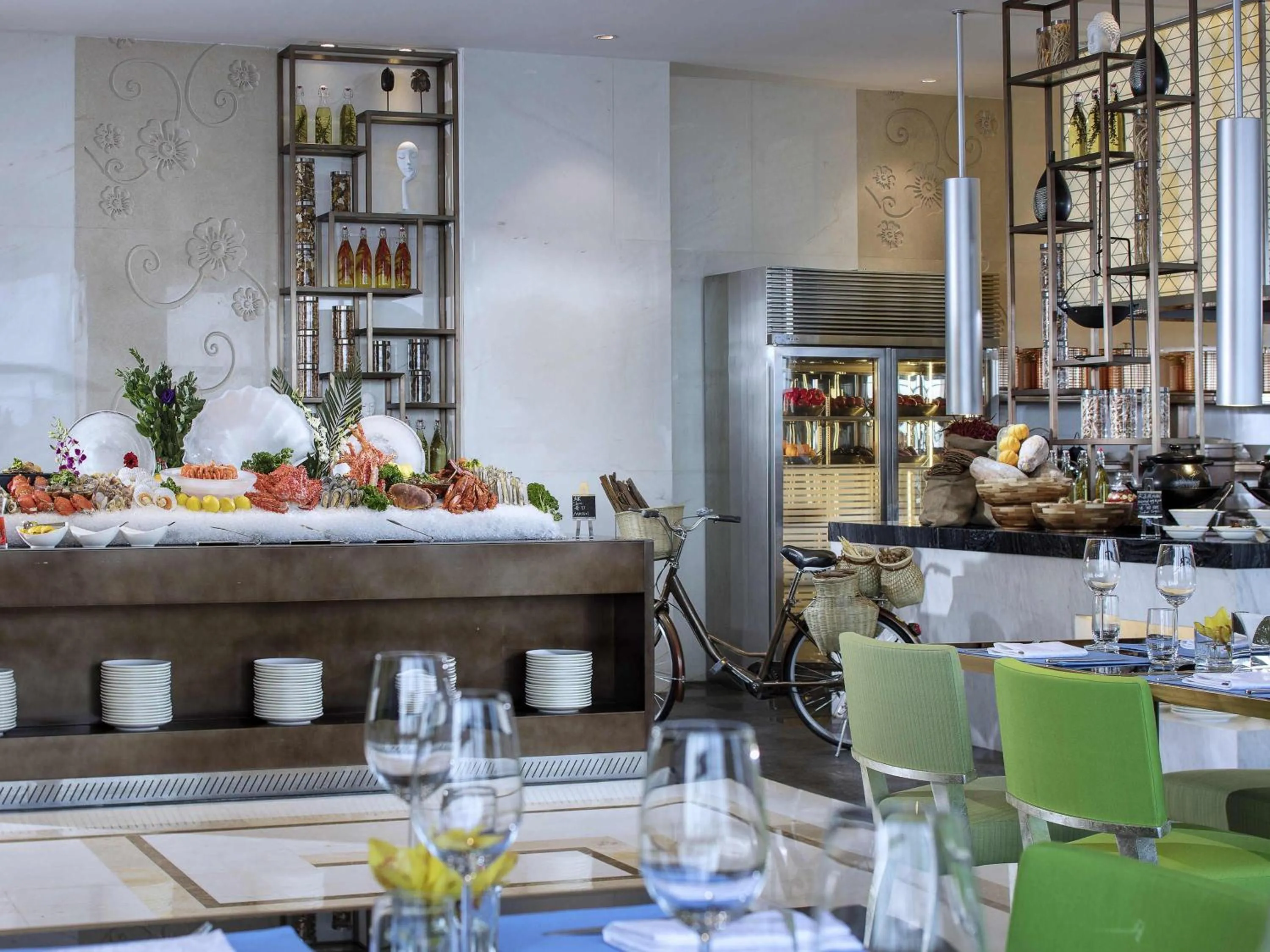 Restaurant/places to eat in Sofitel Guiyang Hunter