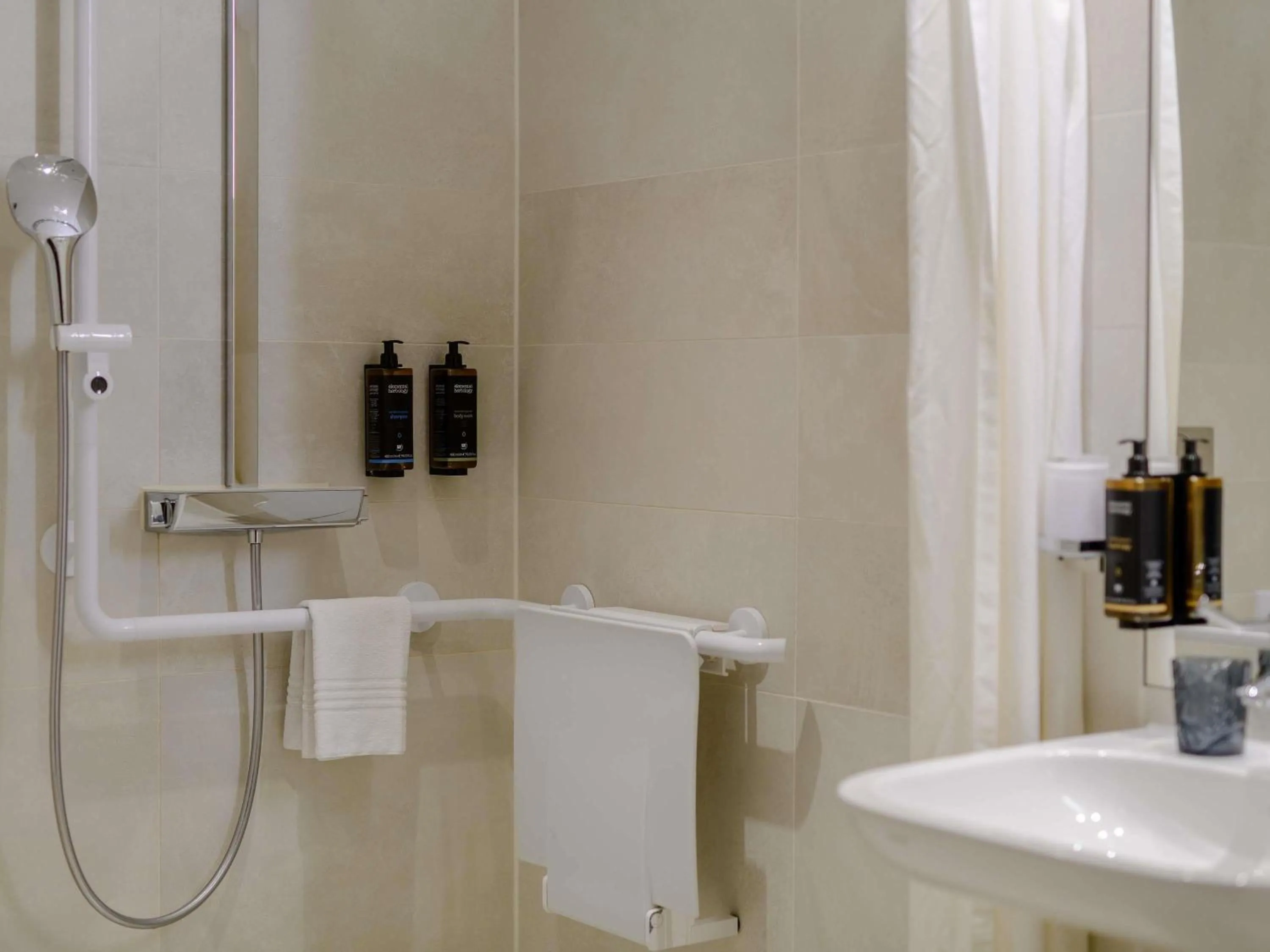 Bedroom in MERCURE Hotel Berlin Wittenbergplatz