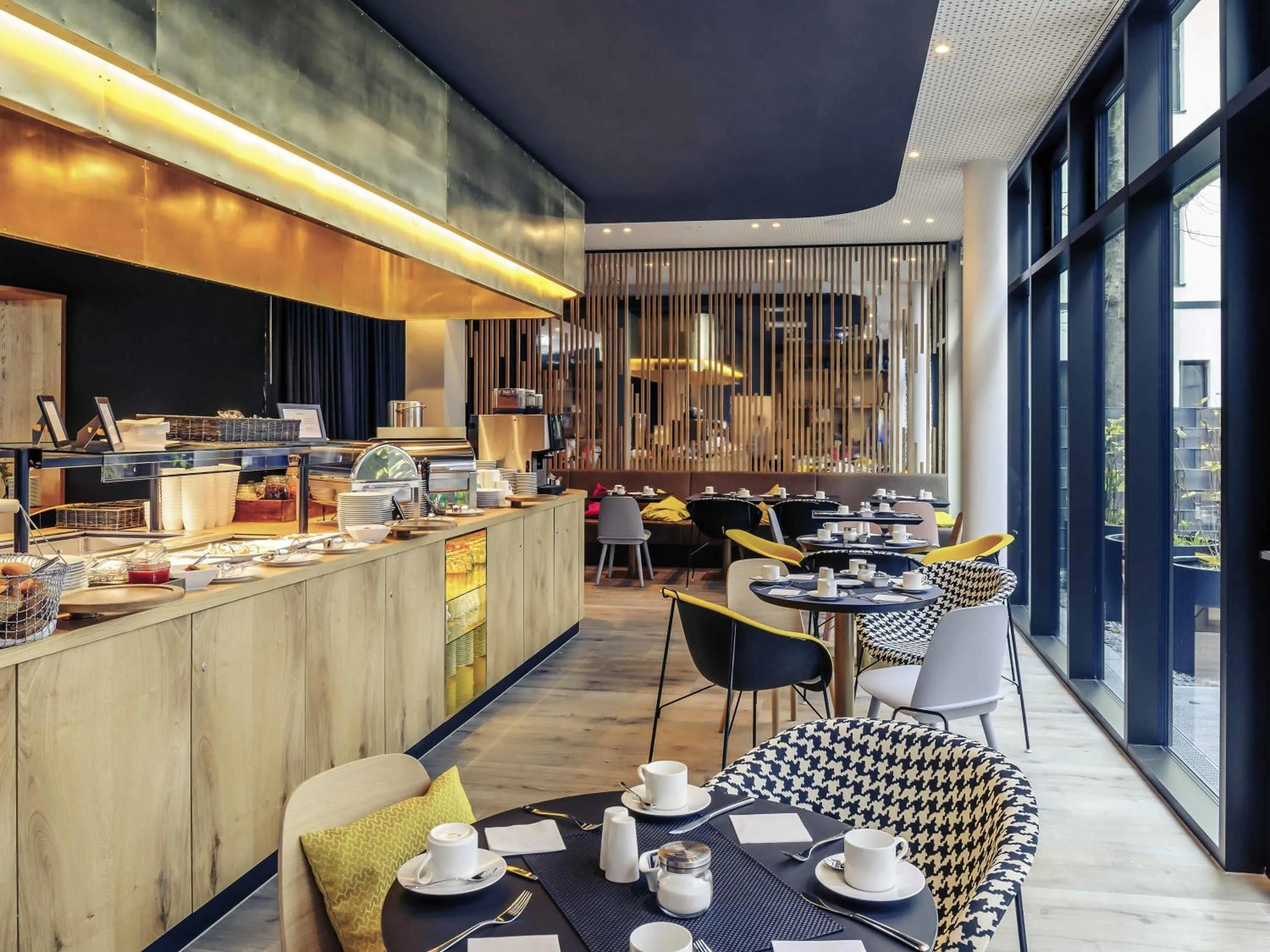 Breakfast in MERCURE Hotel Berlin Wittenbergplatz