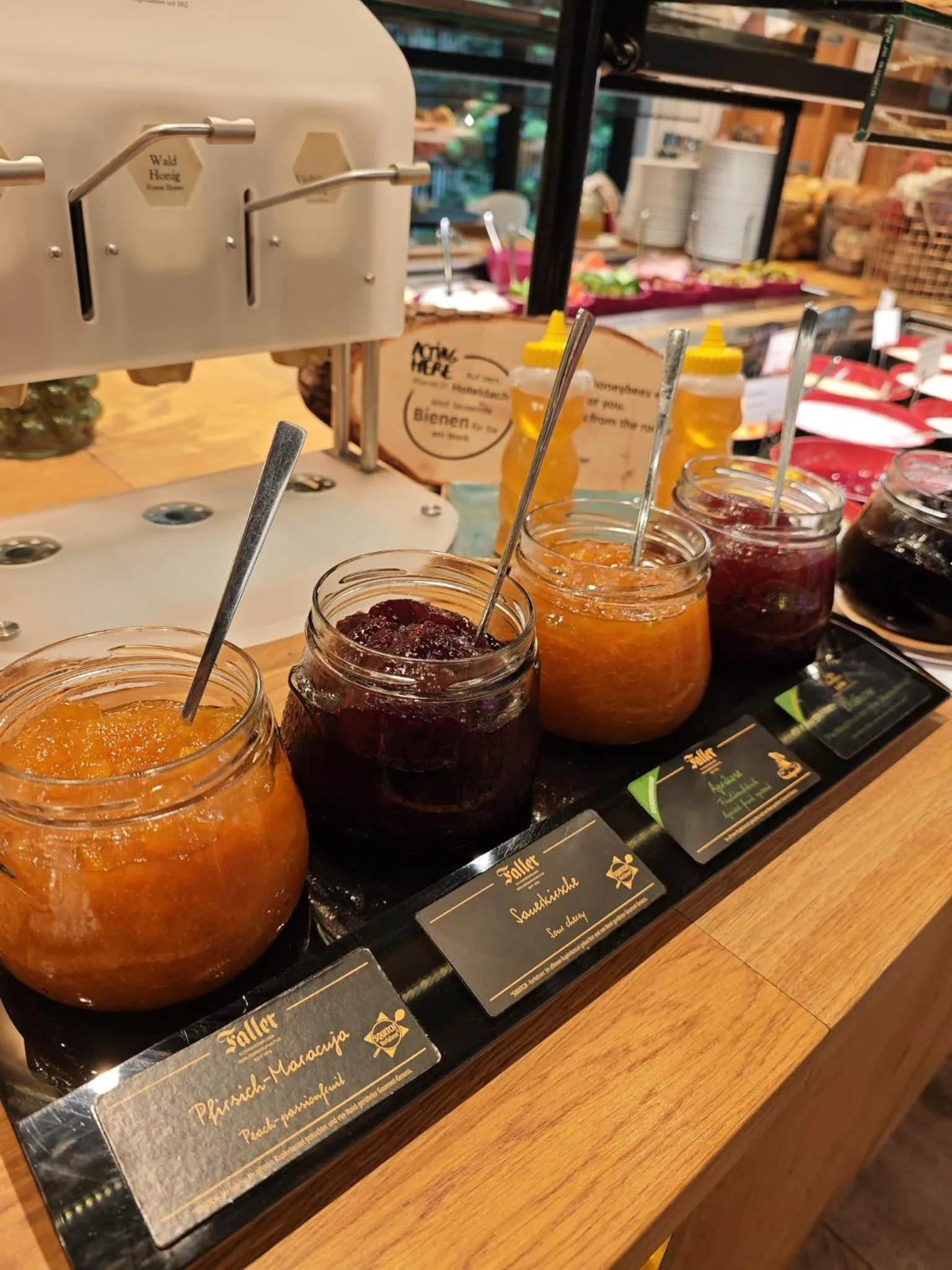 Breakfast in MERCURE Hotel Berlin Wittenbergplatz