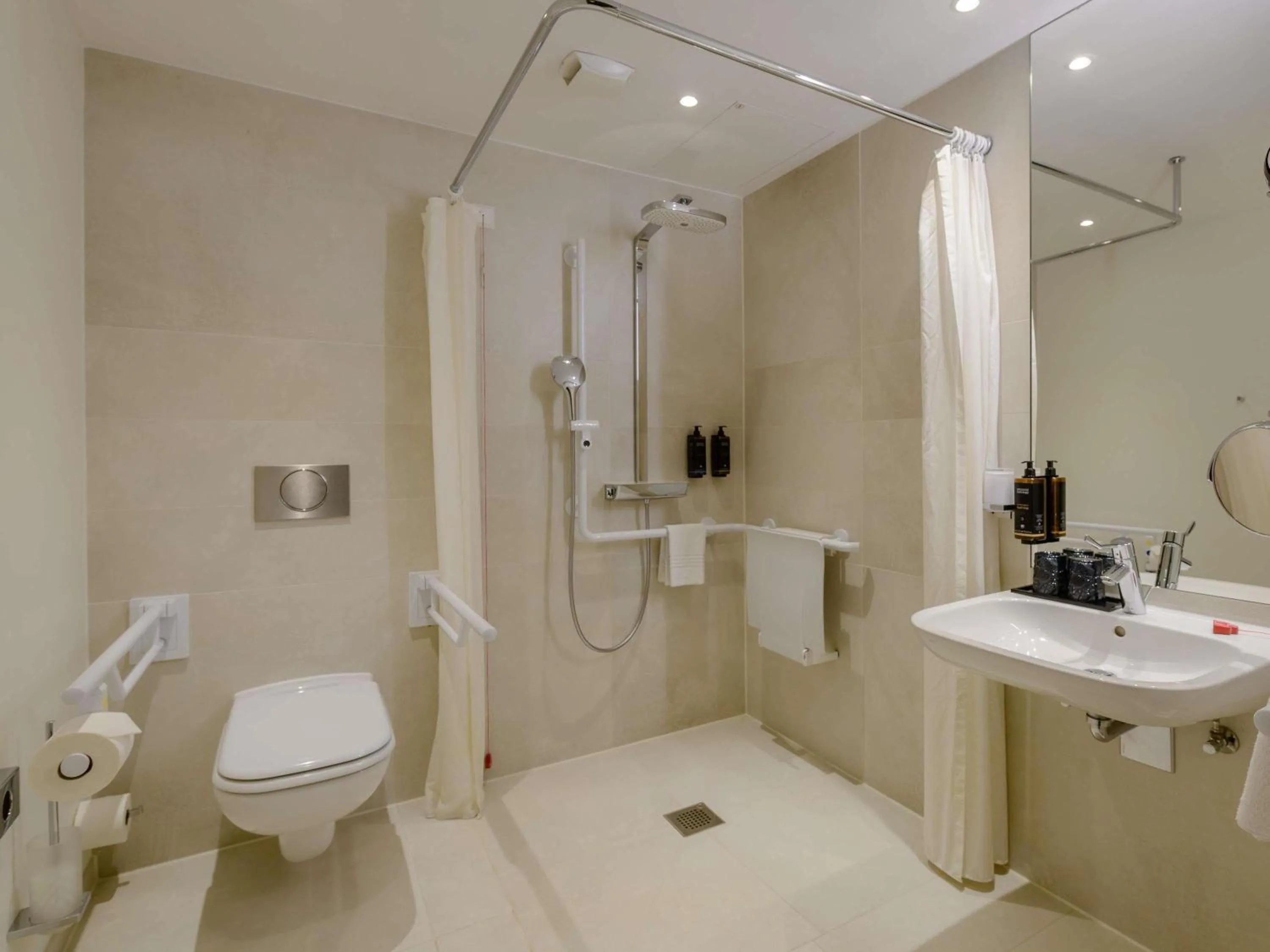 Bedroom in MERCURE Hotel Berlin Wittenbergplatz