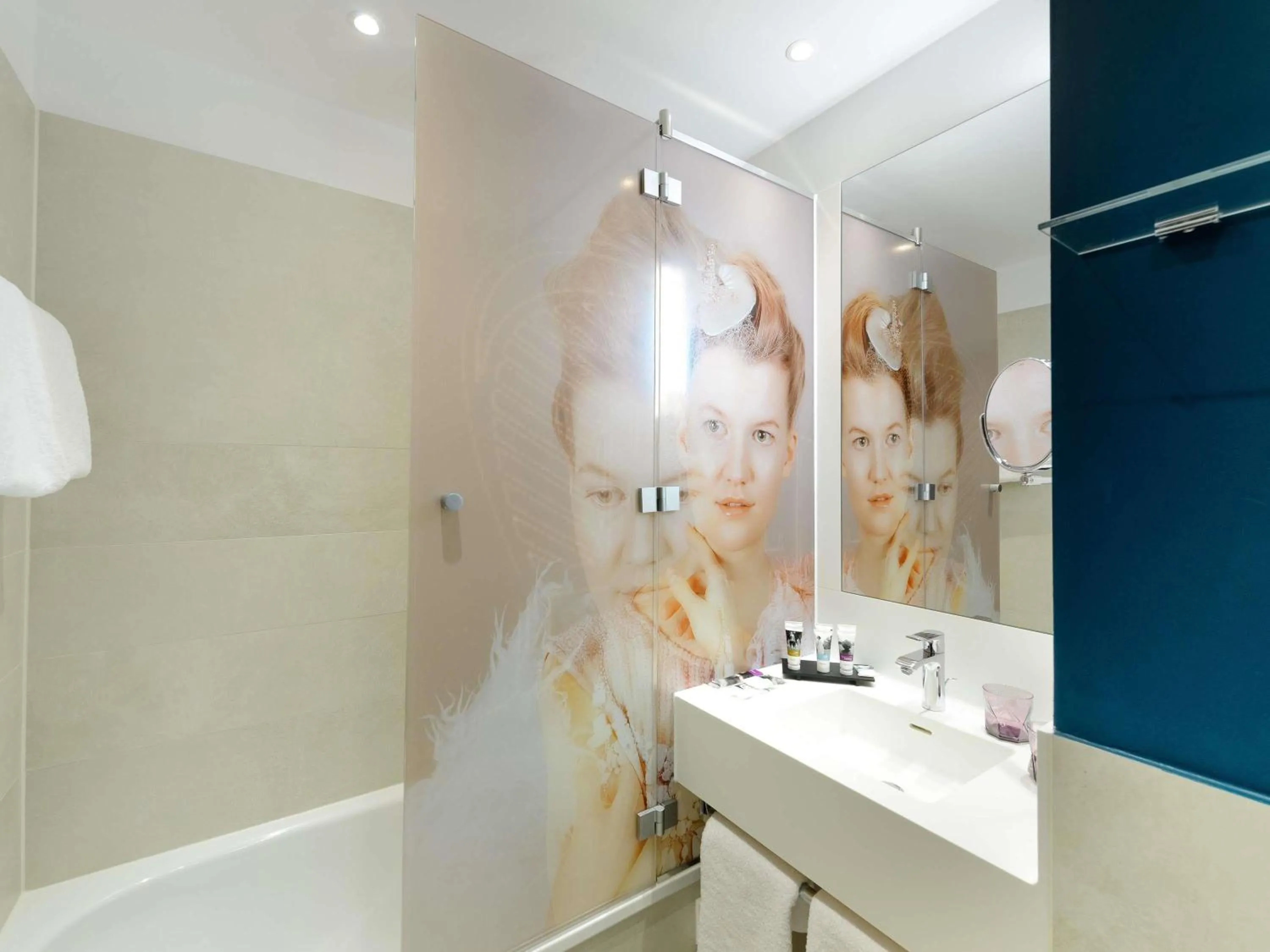 Bedroom in MERCURE Hotel Berlin Wittenbergplatz