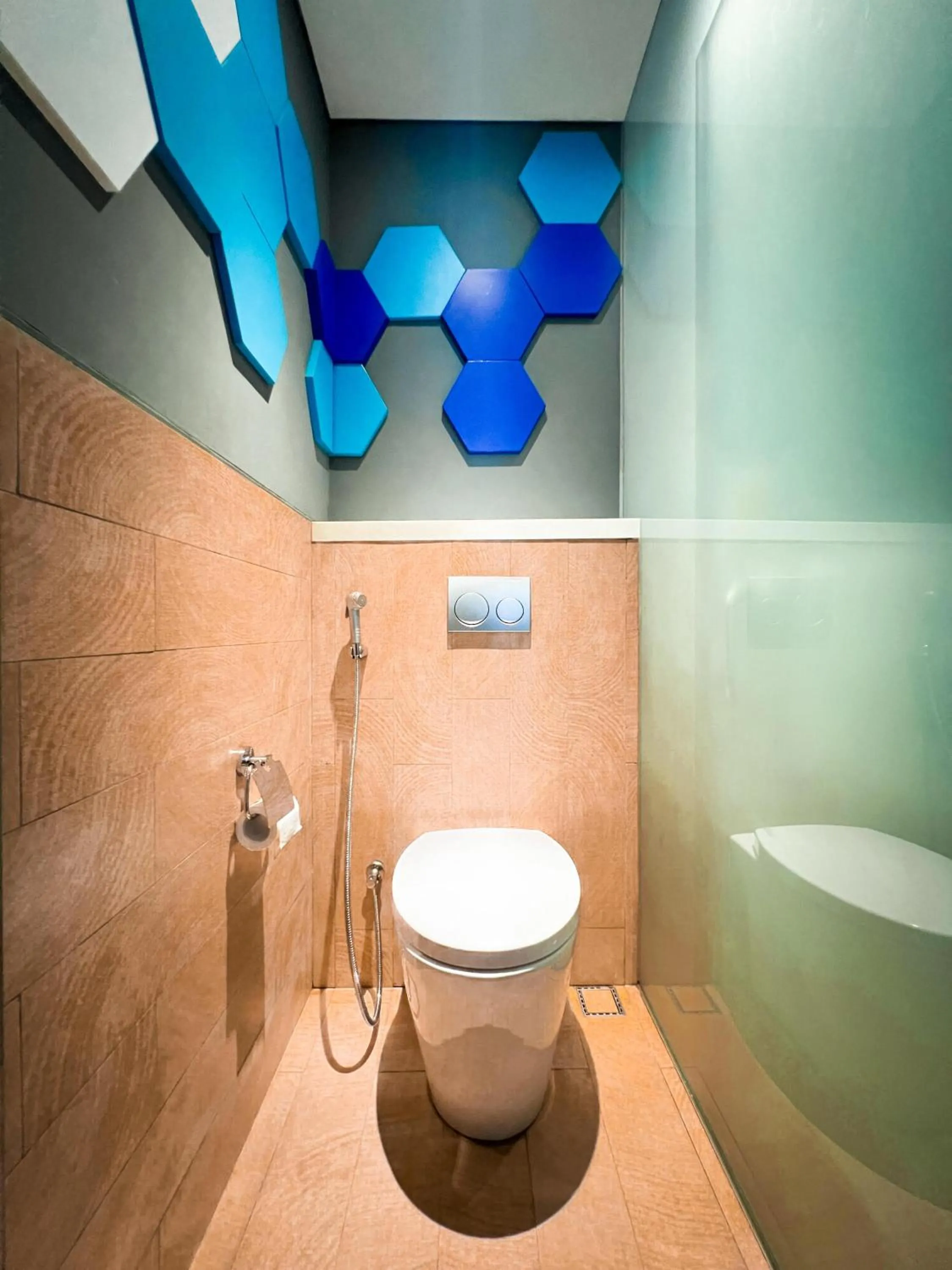 Toilet in ibis Styles Batam Nagoya