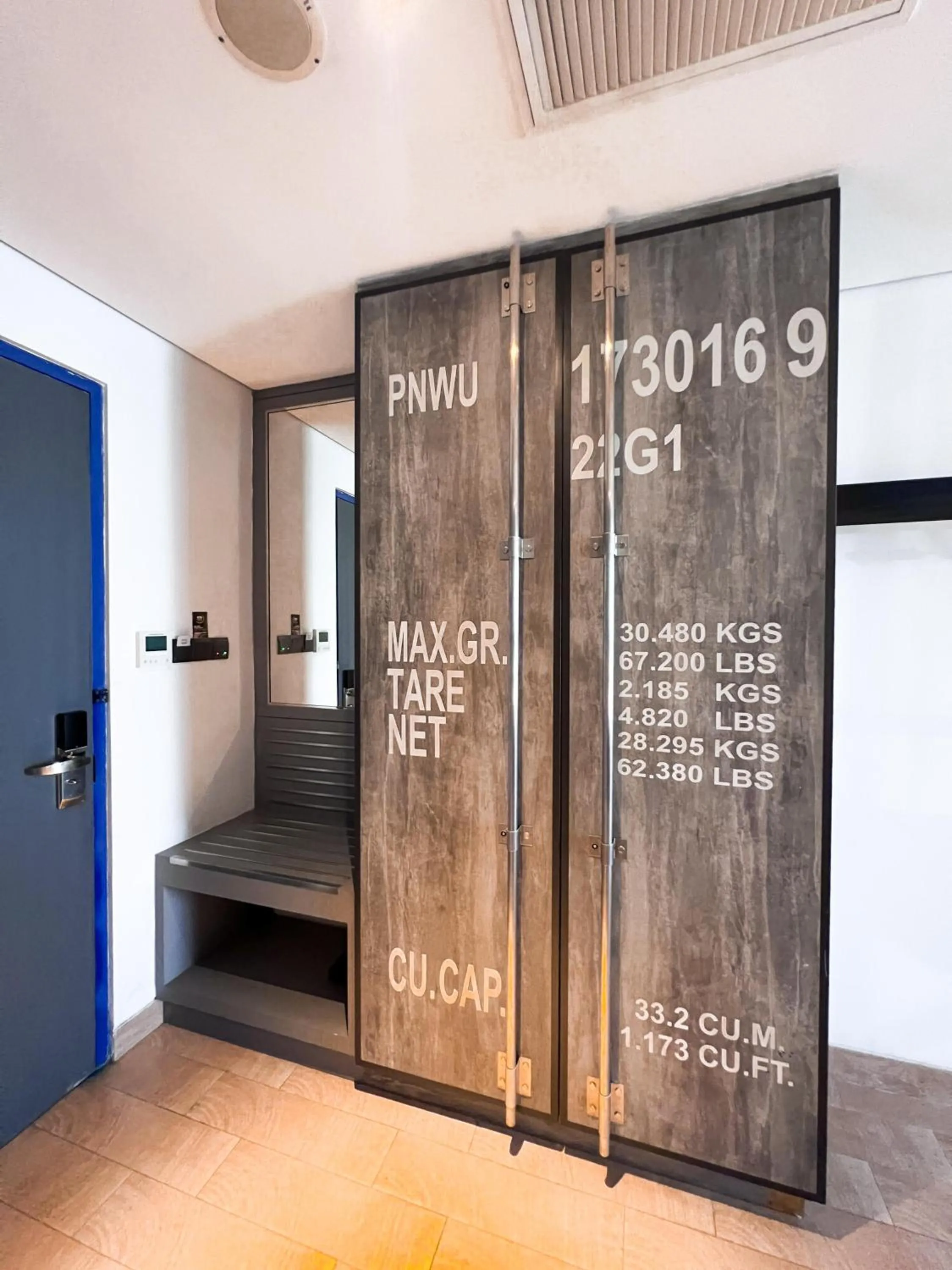 wardrobe in ibis Styles Batam Nagoya