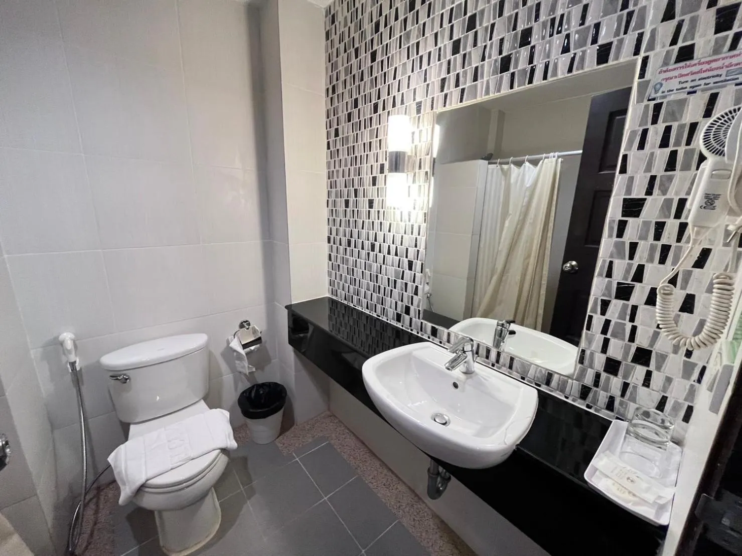 Toilet in Chiangkhong Teak Garden Riverfront Onsen Hotel- SHA Extra Plus