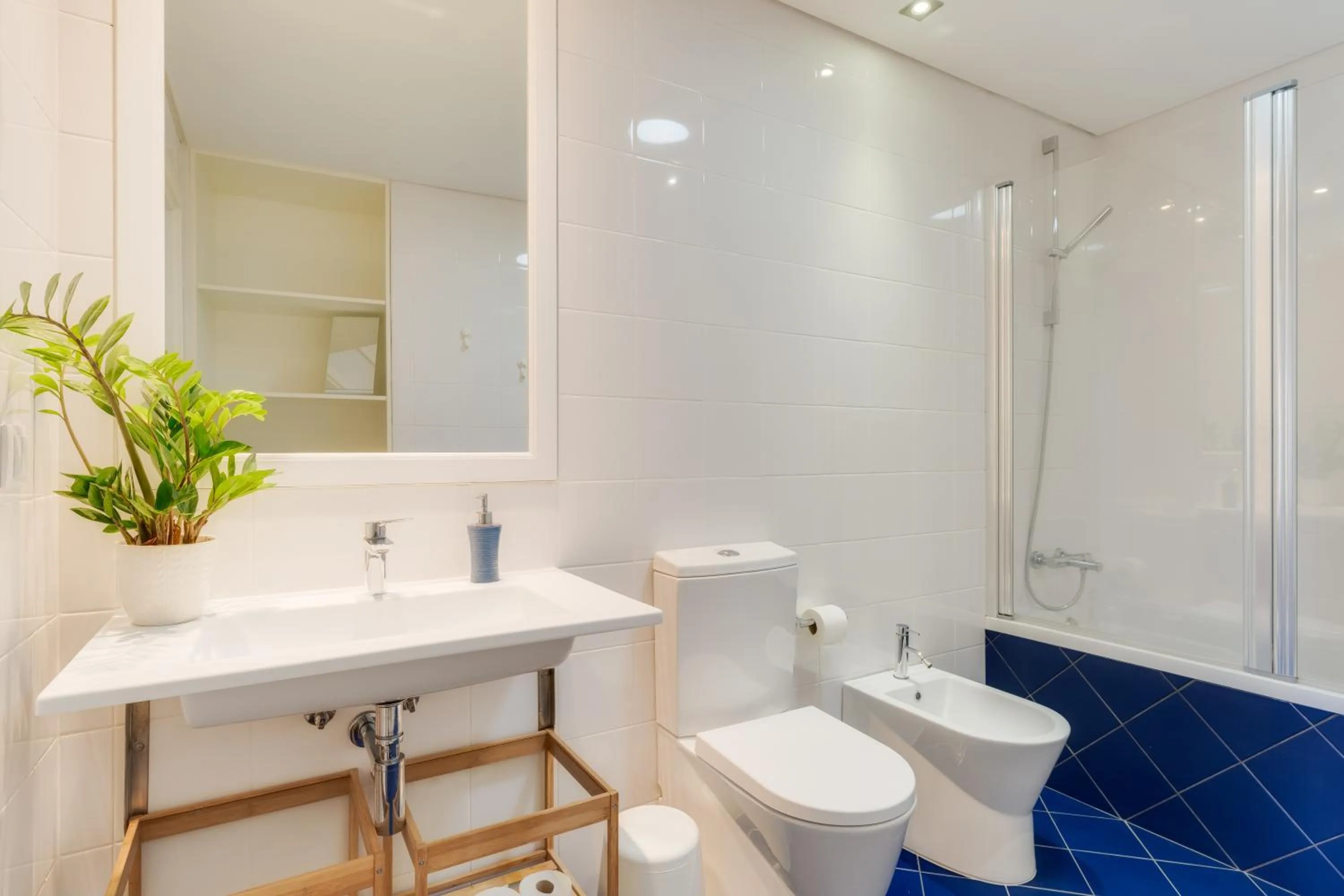 Toilet in Casa da Praça Apartments - by Casas na Ilha