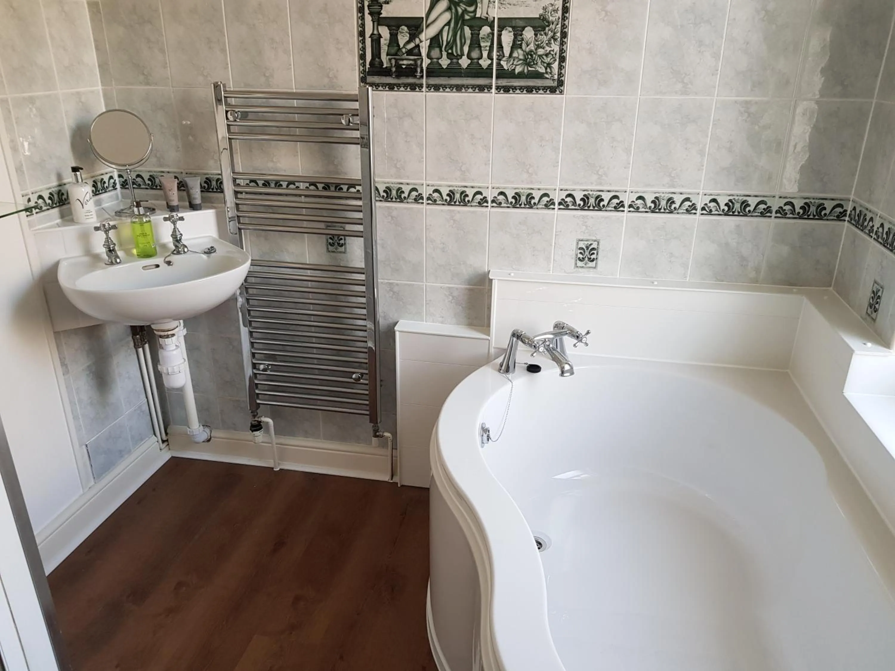 Bathroom in Barclay Court Guest House