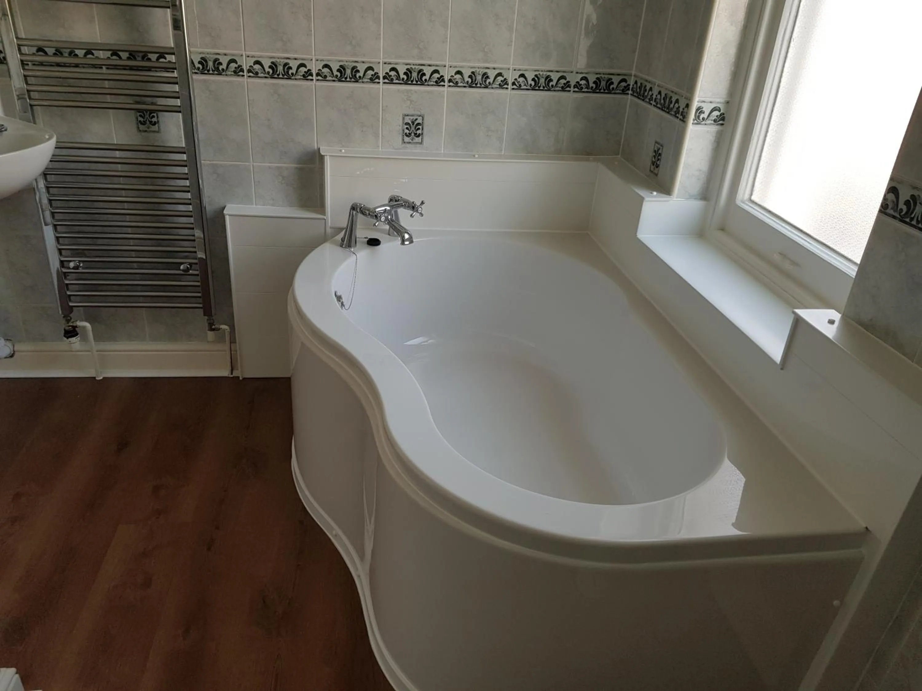 Bathroom in Barclay Court Guest House