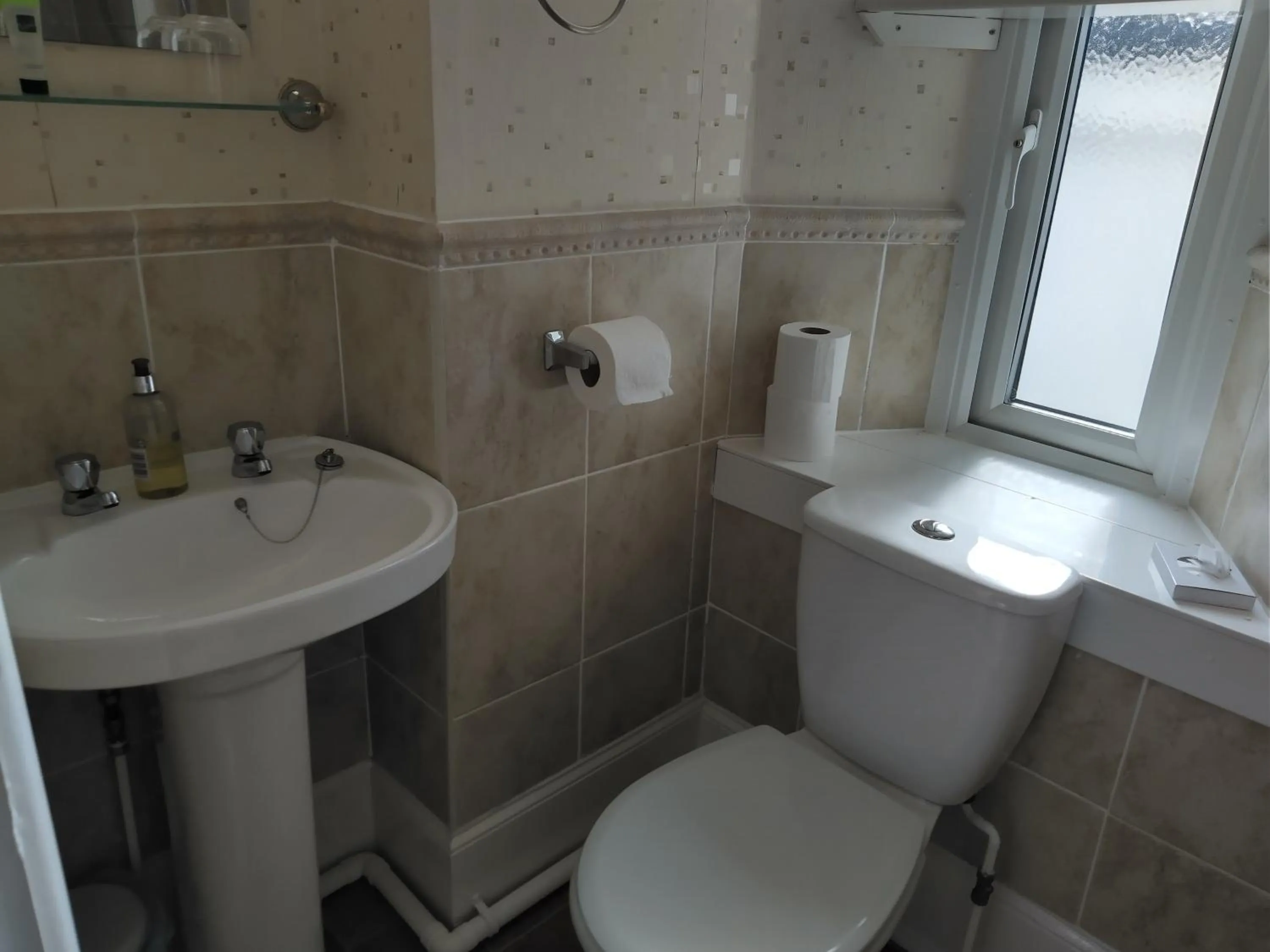 Bathroom in Barclay Court Guest House