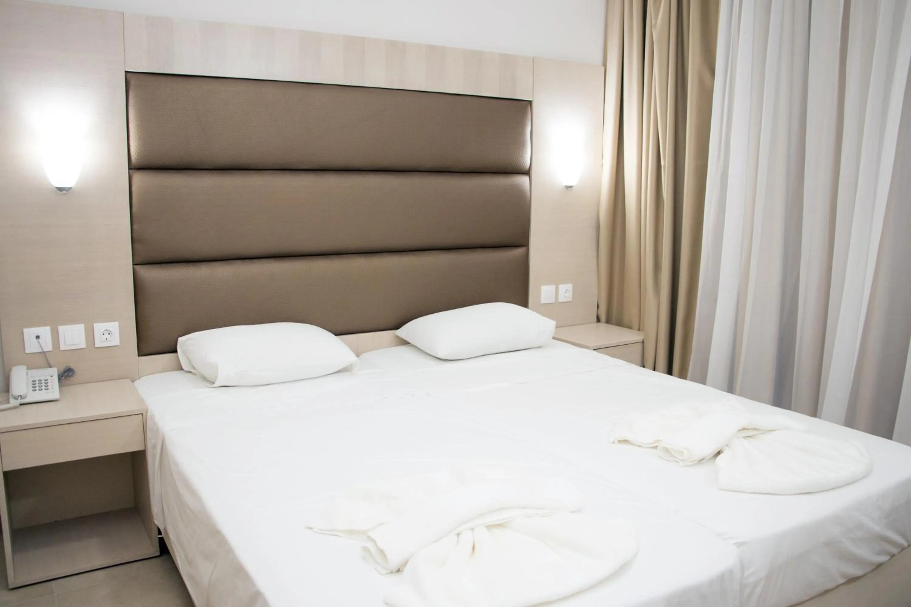 Bed in Marathon Hotel - All Inclusive