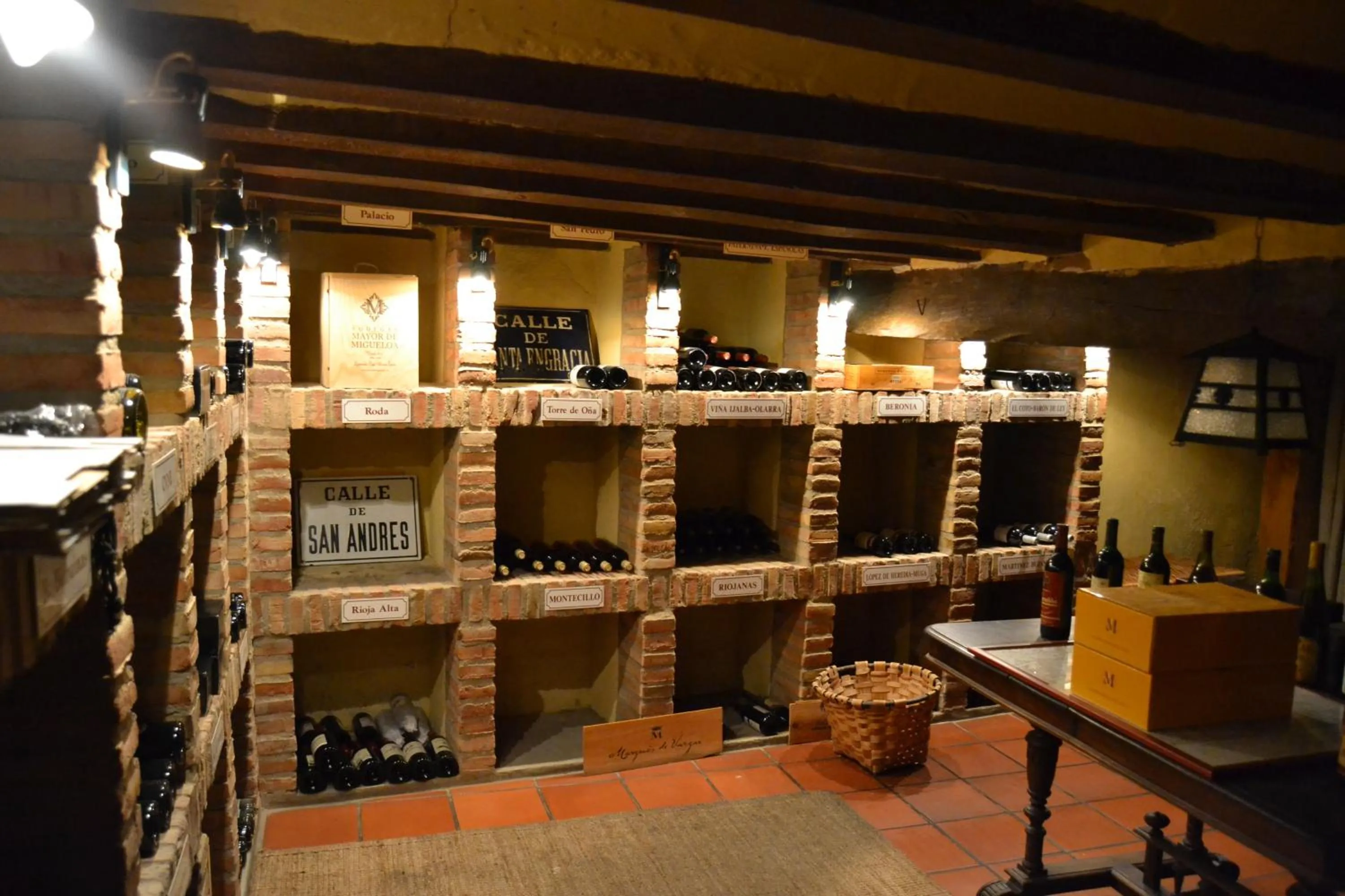 Business facilities in Posada Mayor de Migueloa